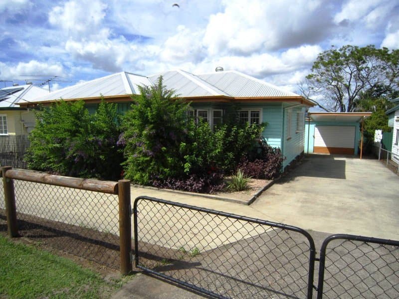 105 Blackstone Road, Silkstone - Image 1