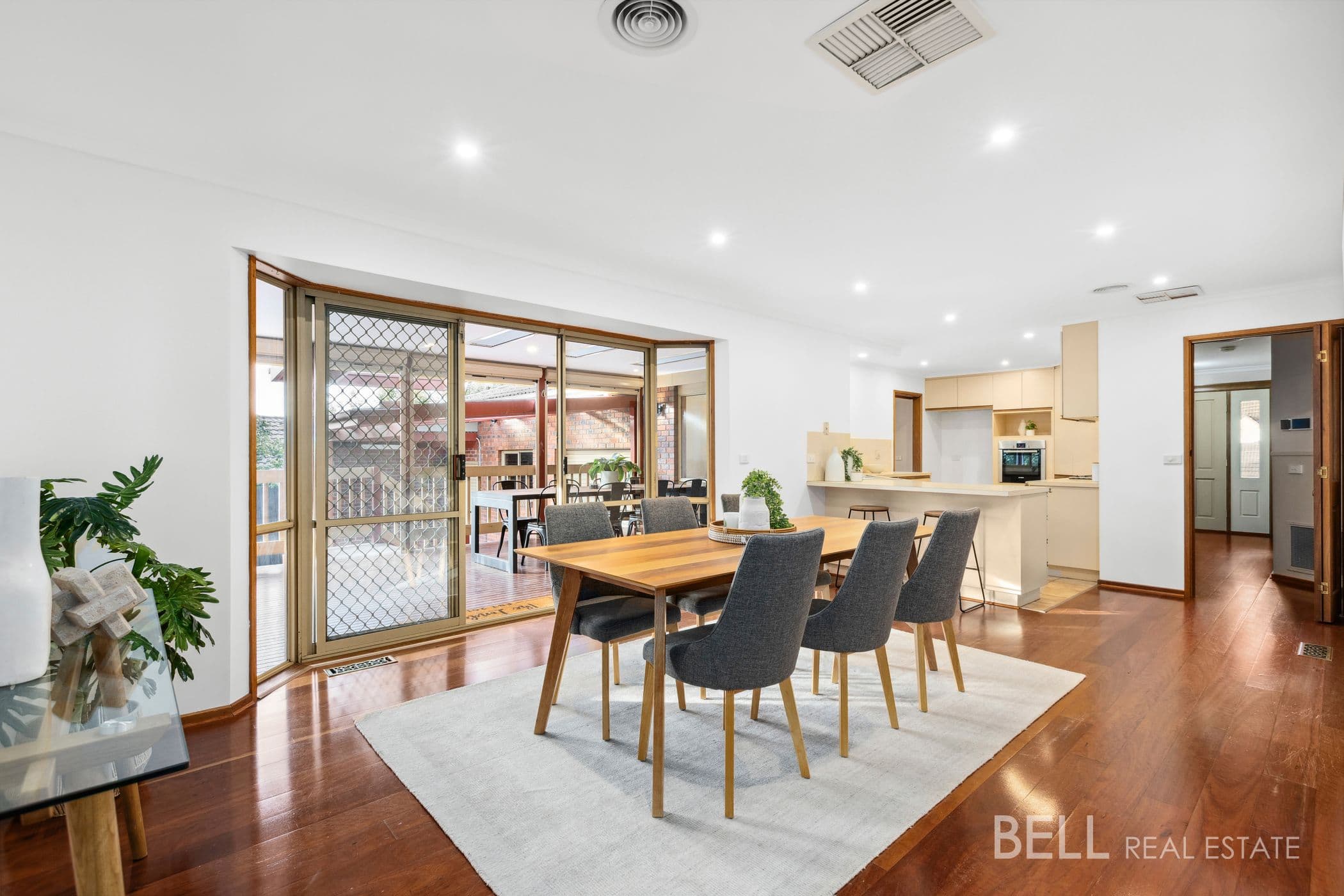 21 Cumberland Crescent, CHIRNSIDE PARK, Chirnside Park - Thumbnail 4