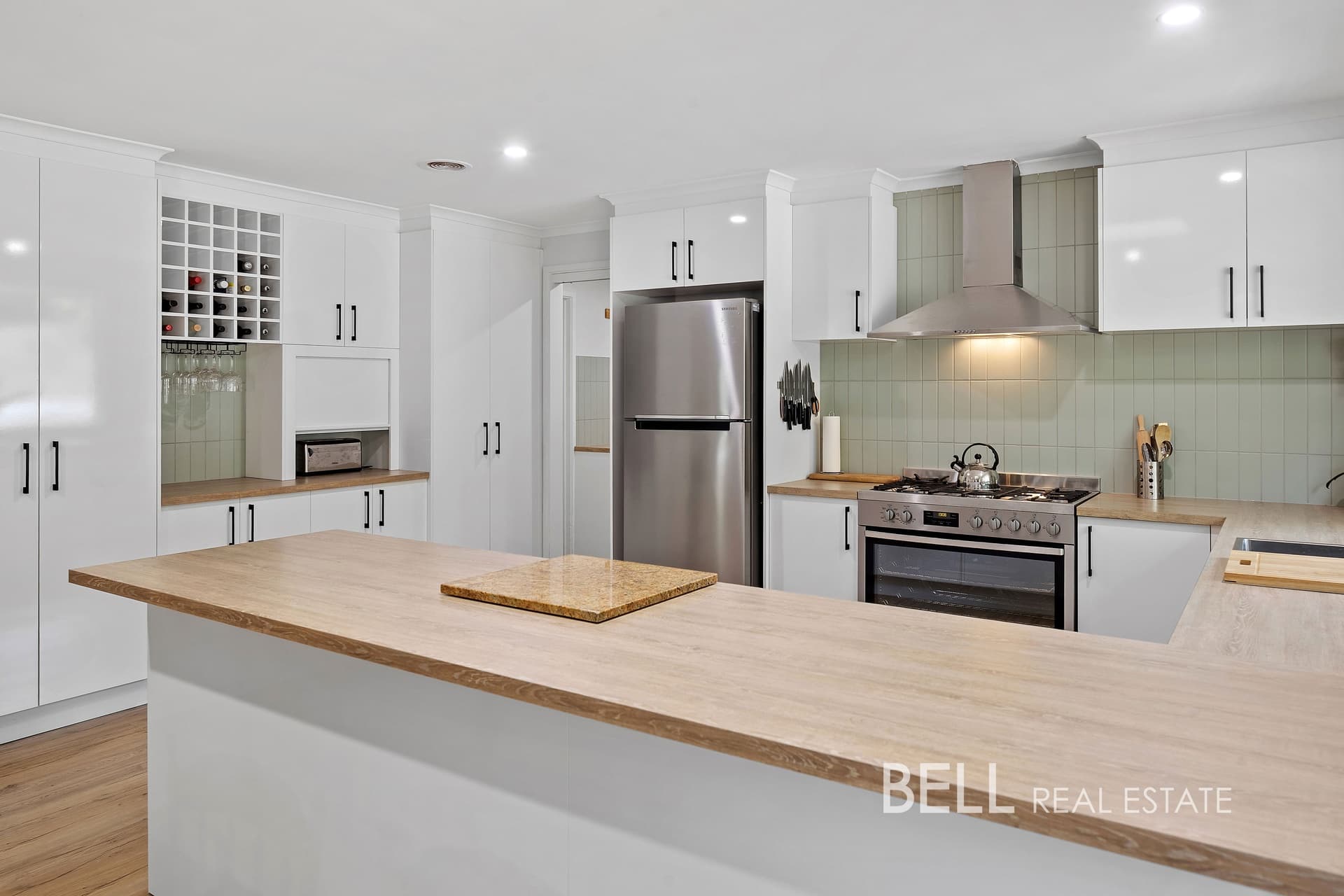 6 Belgrave Avenue, COCKATOO, Cockatoo - Thumbnail 2