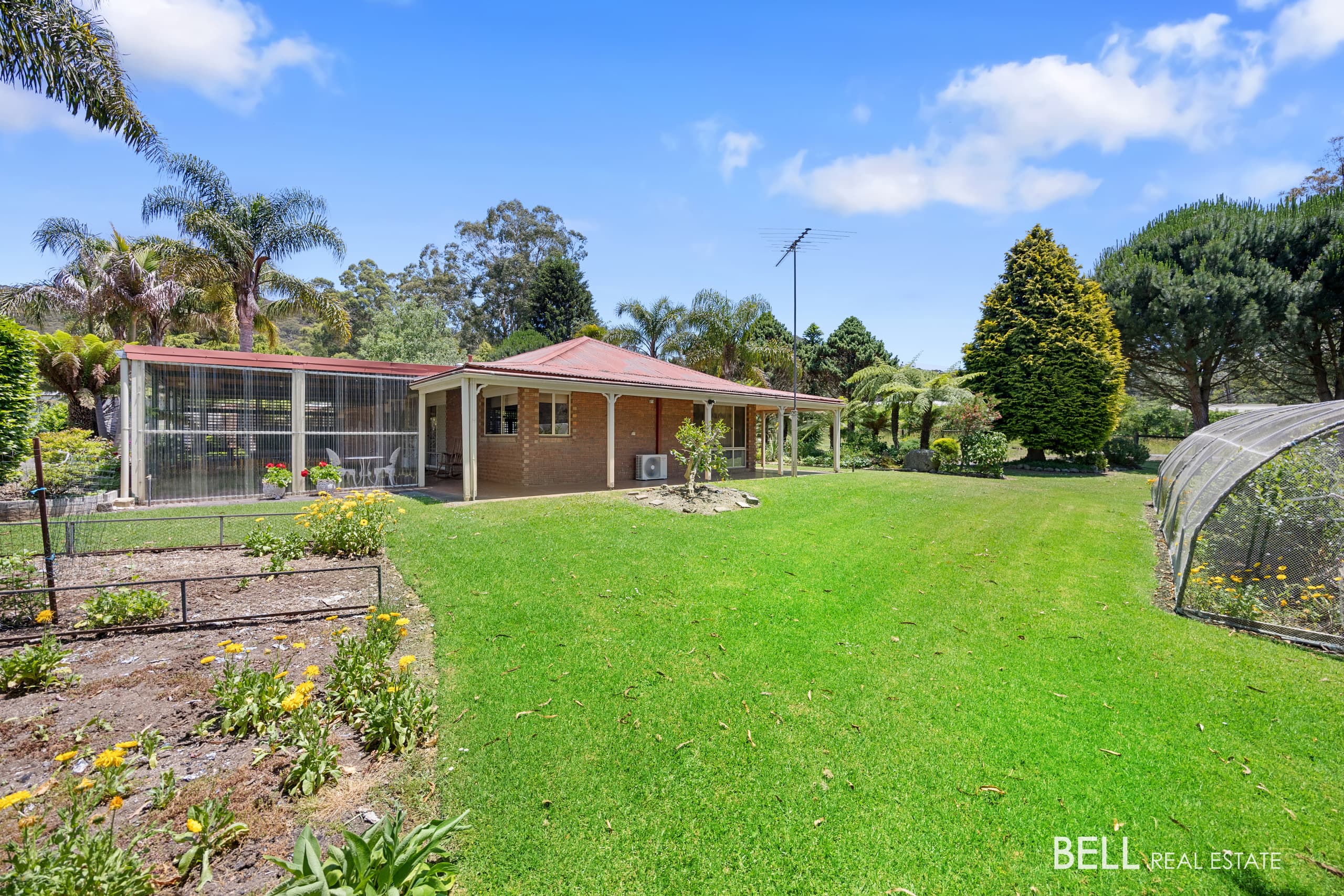 15 Mannagum Road, THREE BRIDGES, Three Bridges - Thumbnail 4