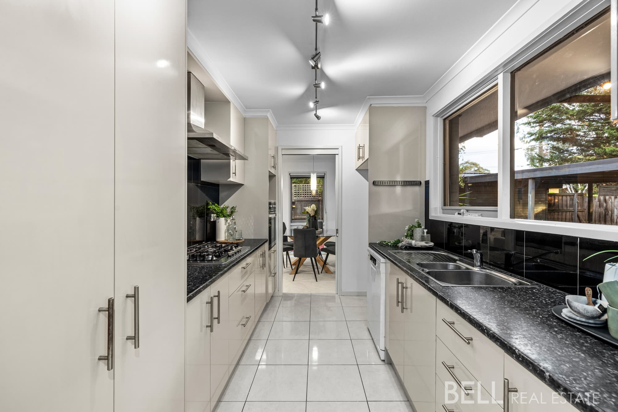 10 Blandford Crescent, BAYSWATER NORTH, Bayswater North - Thumbnail 5