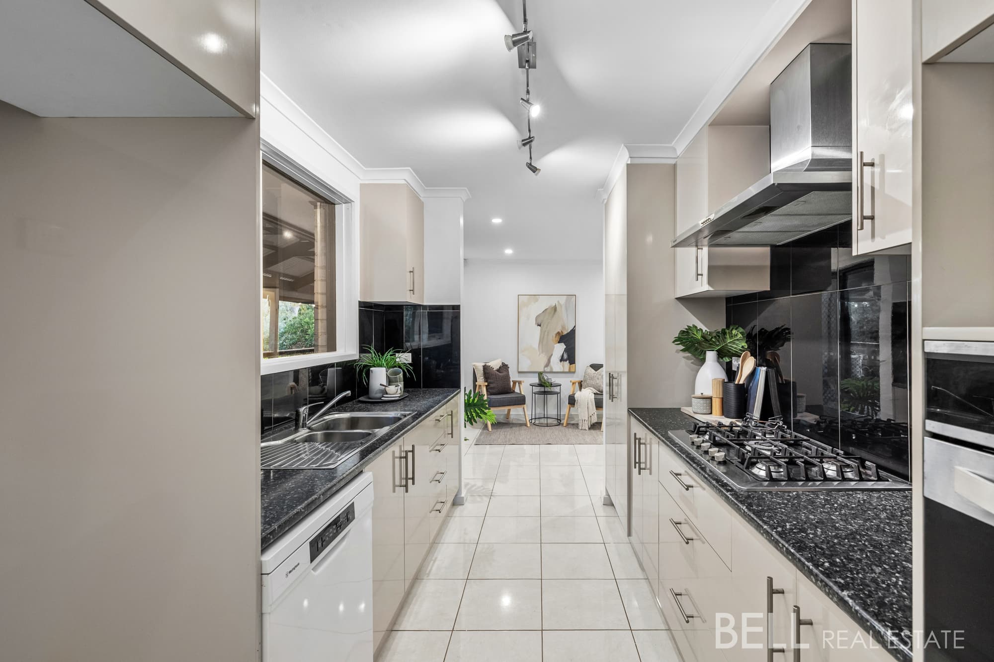 10 Blandford Crescent, BAYSWATER NORTH, Bayswater North - Thumbnail 4