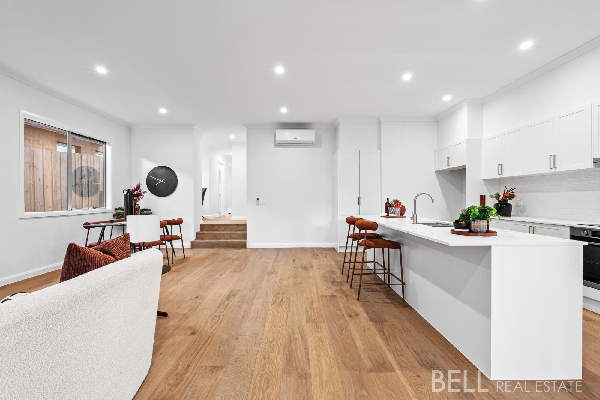 8 Cherylnne Crescent, KILSYTH, Kilsyth - Thumbnail 3