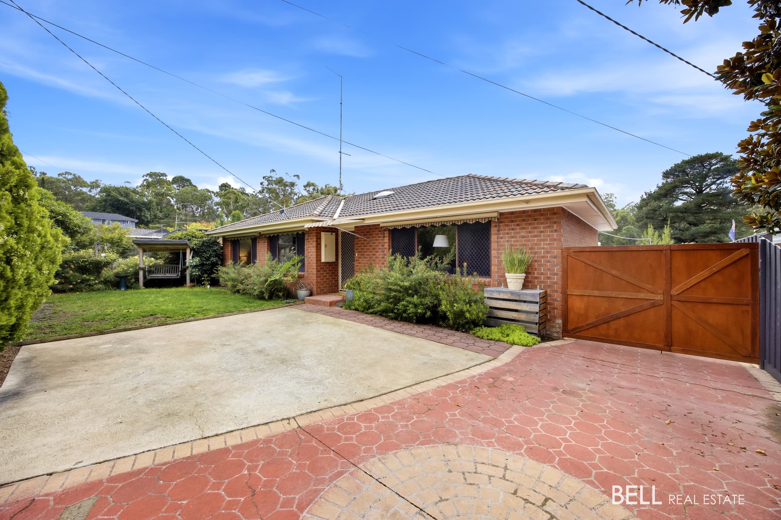 9 Dean Crescent, LAUNCHING PLACE, Launching Place - Image 1