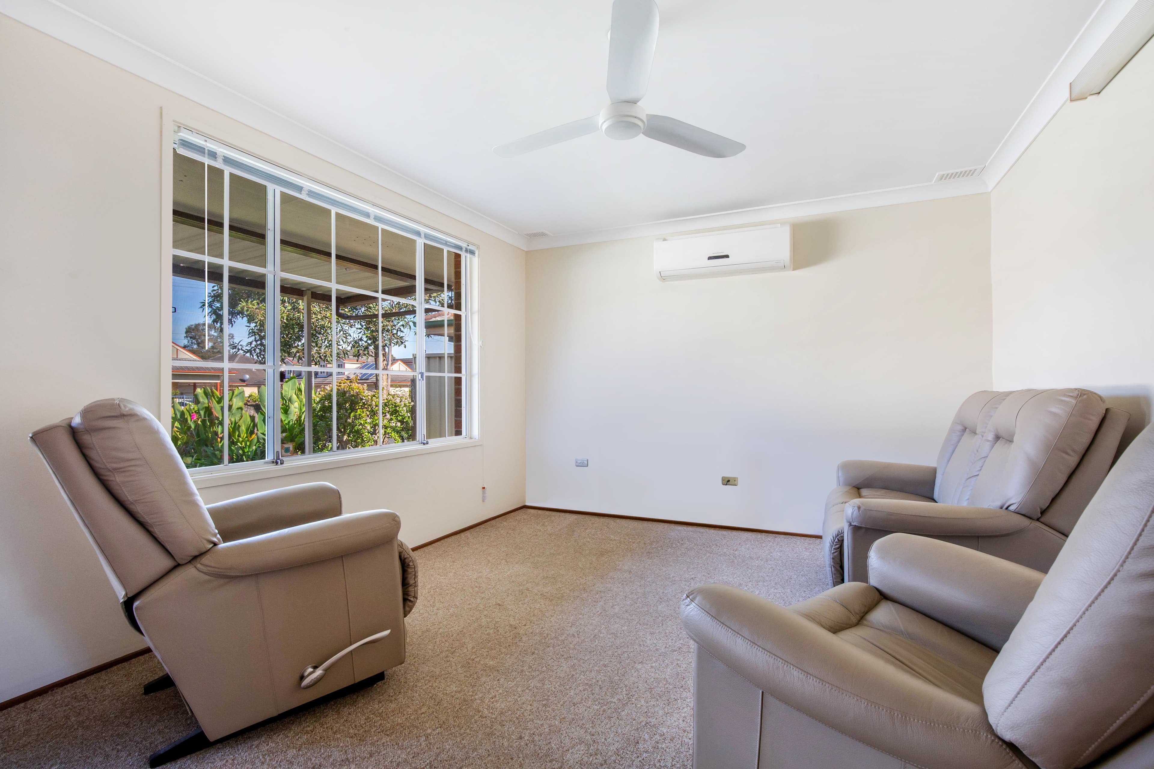 19 Kingsbury Place, KINGSWOOD, Kingswood - Thumbnail 2