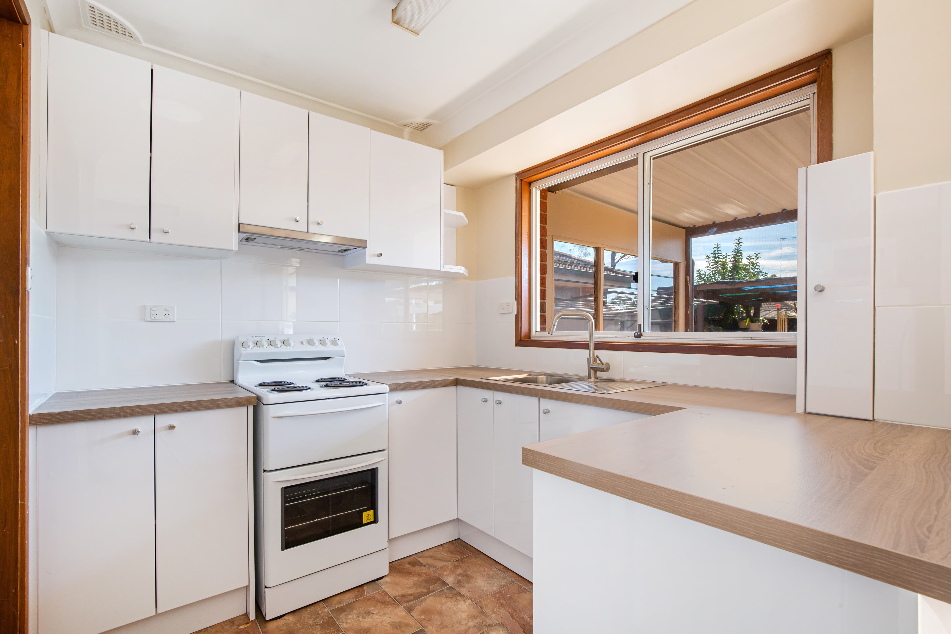 19 Kingsbury Place, KINGSWOOD, Kingswood - Thumbnail 7