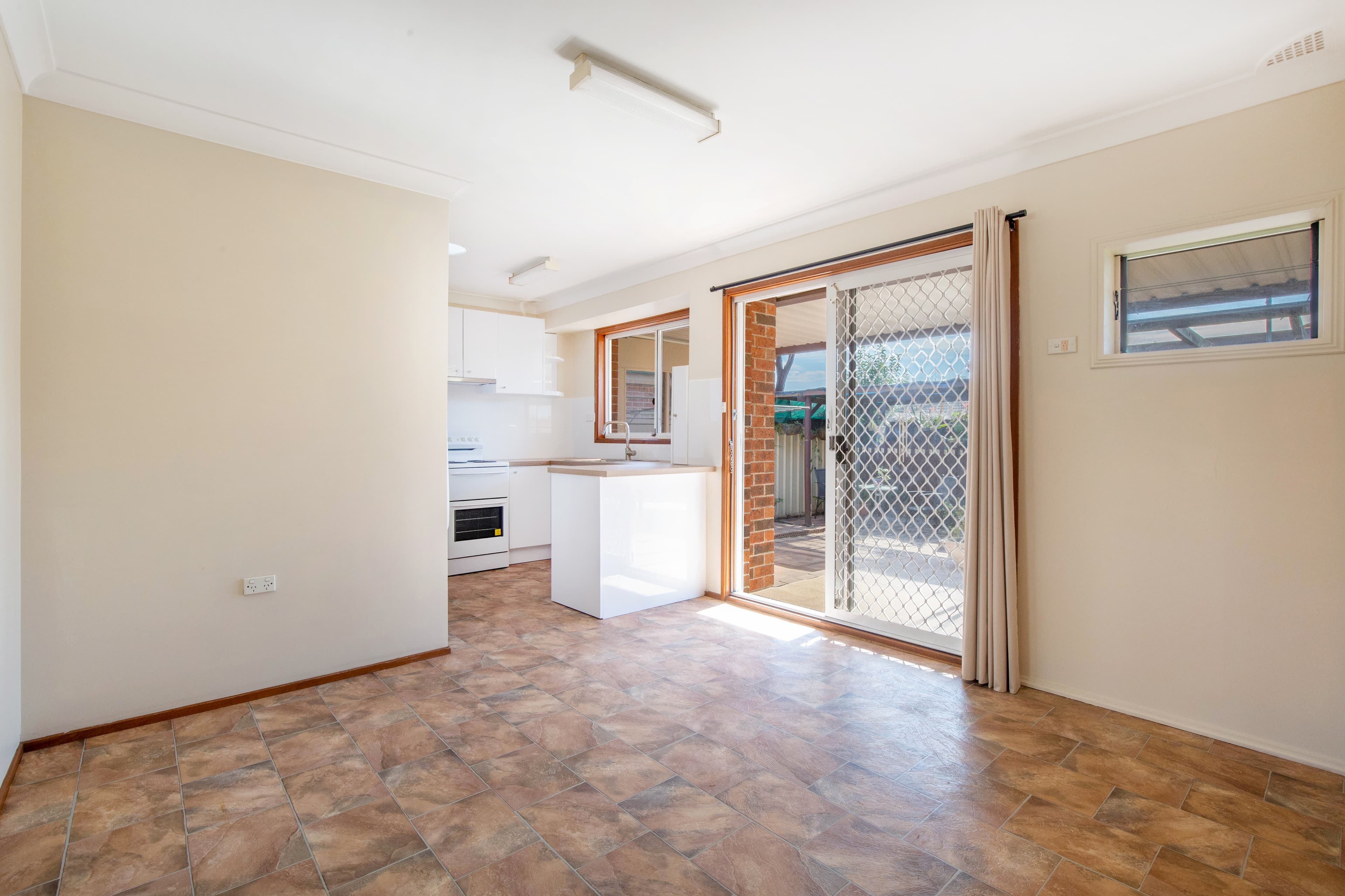 19 Kingsbury Place, KINGSWOOD, Kingswood - Thumbnail 6