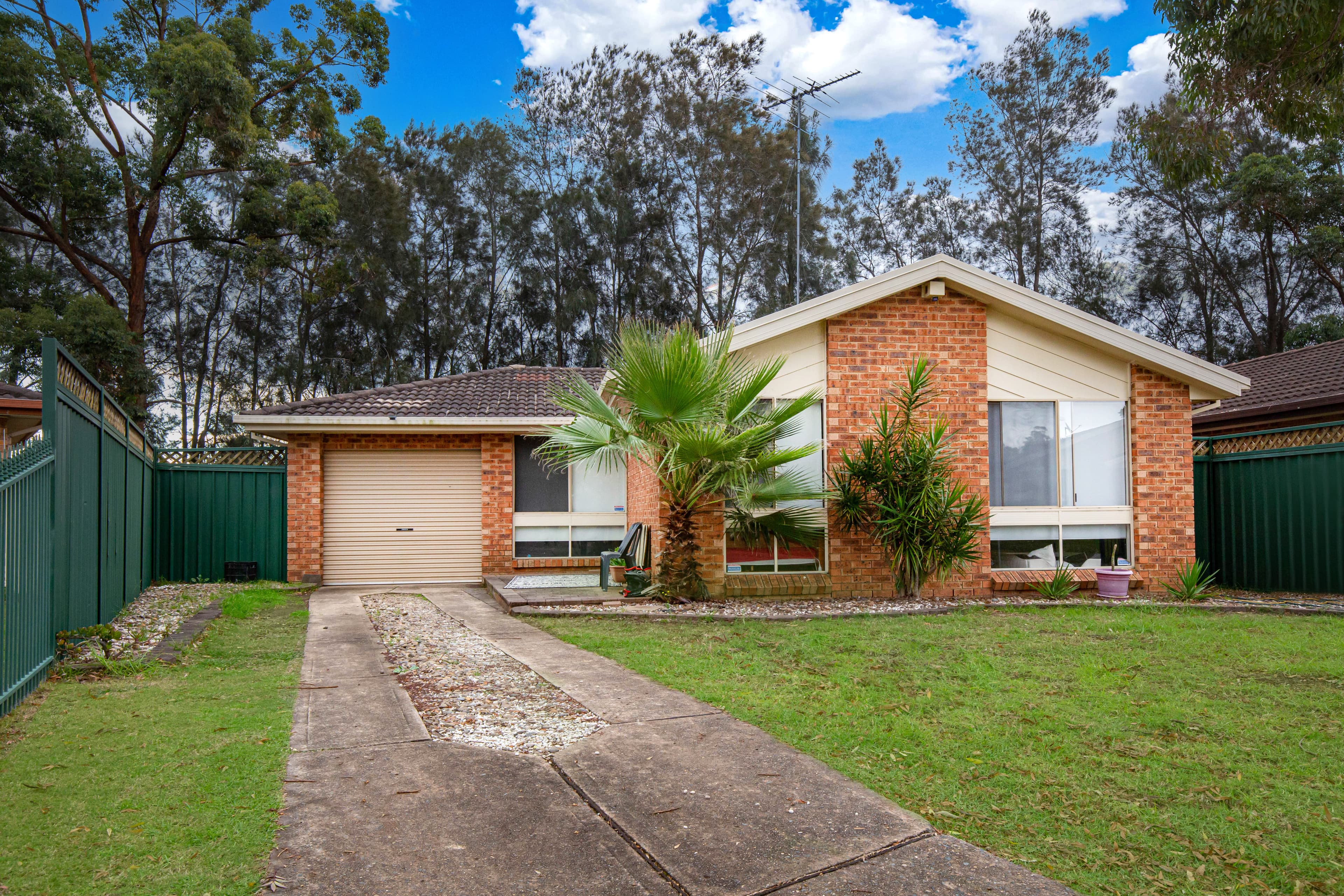 4 Werona Avenue, CLAREMONT MEADOWS, Claremont Meadows - Image 1
