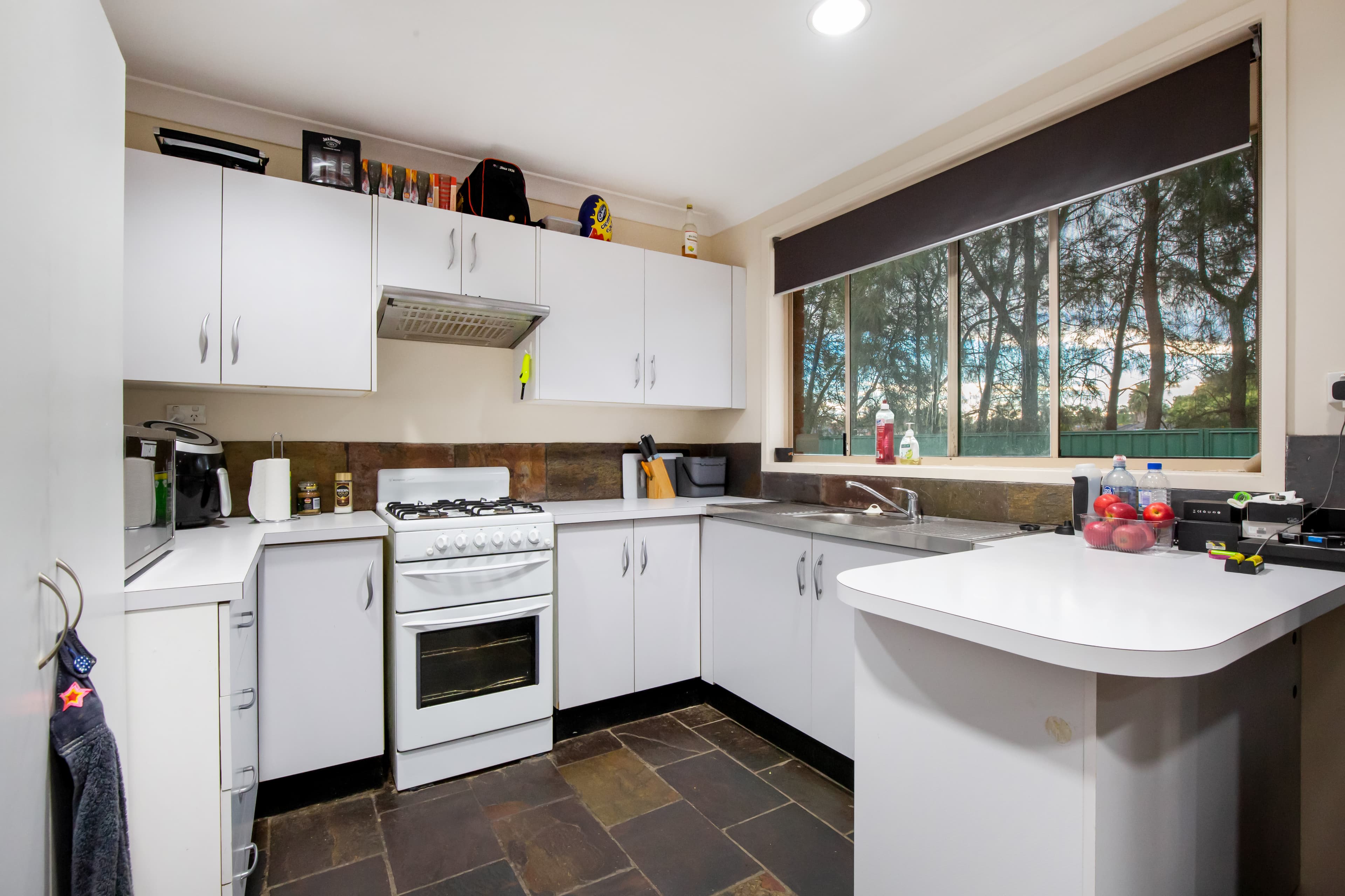 4 Werona Avenue, CLAREMONT MEADOWS, Claremont Meadows - Thumbnail 6
