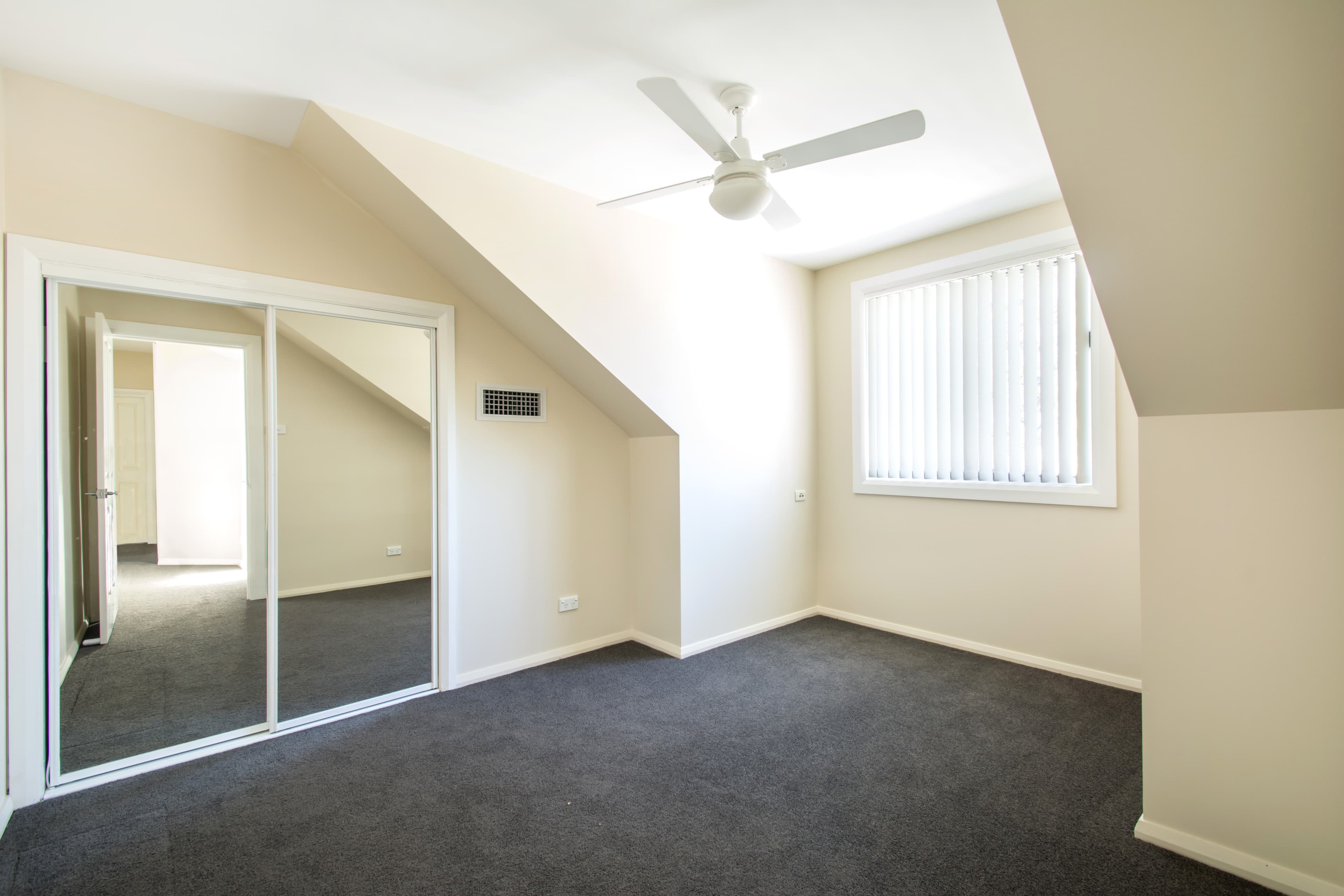 37 Barry Street, CAMBRIDGE PARK, Cambridge Park - Thumbnail 4
