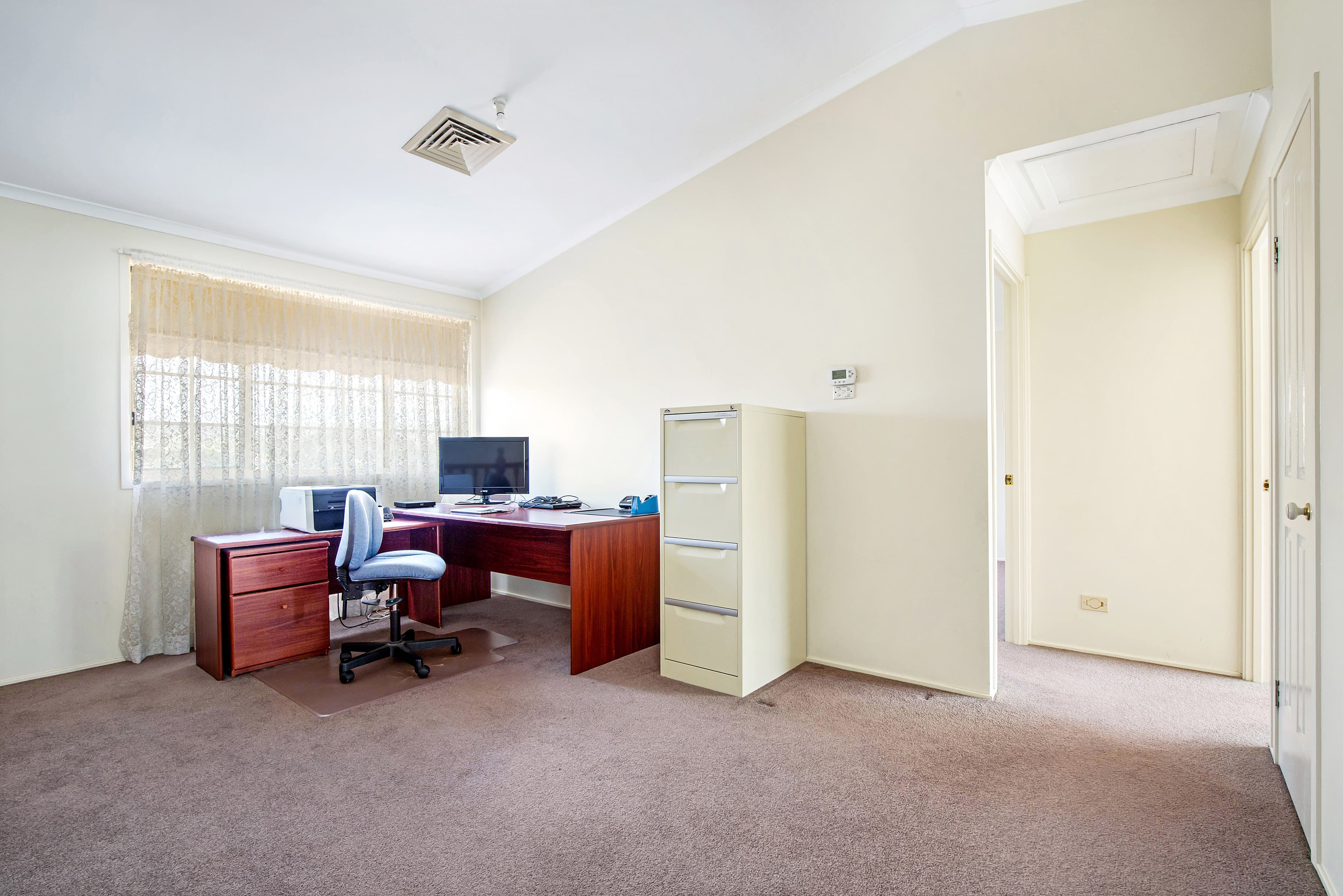 2 Harpur Close, GLENMORE PARK, Glenmore Park - Thumbnail 5