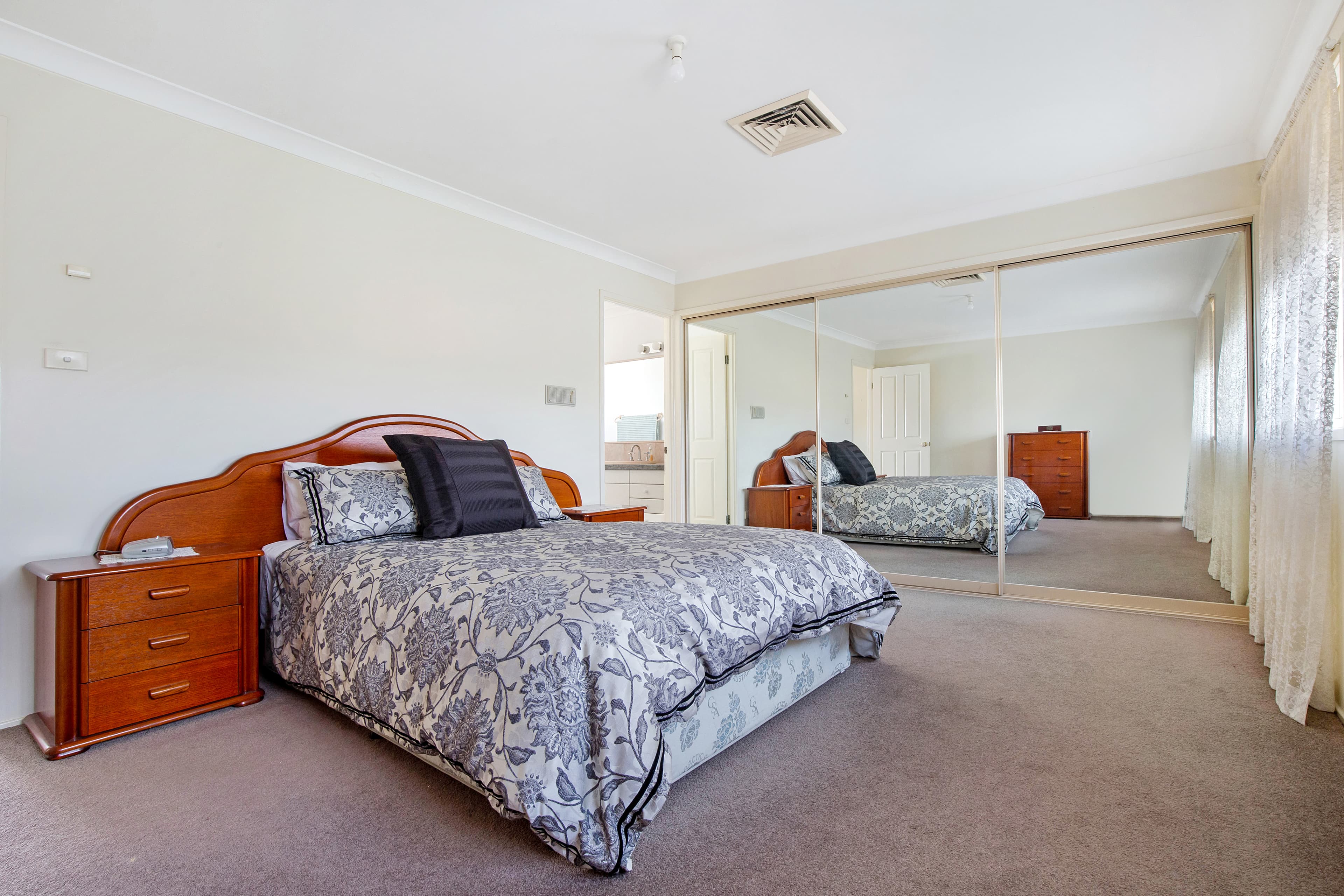 2 Harpur Close, GLENMORE PARK, Glenmore Park - Thumbnail 2