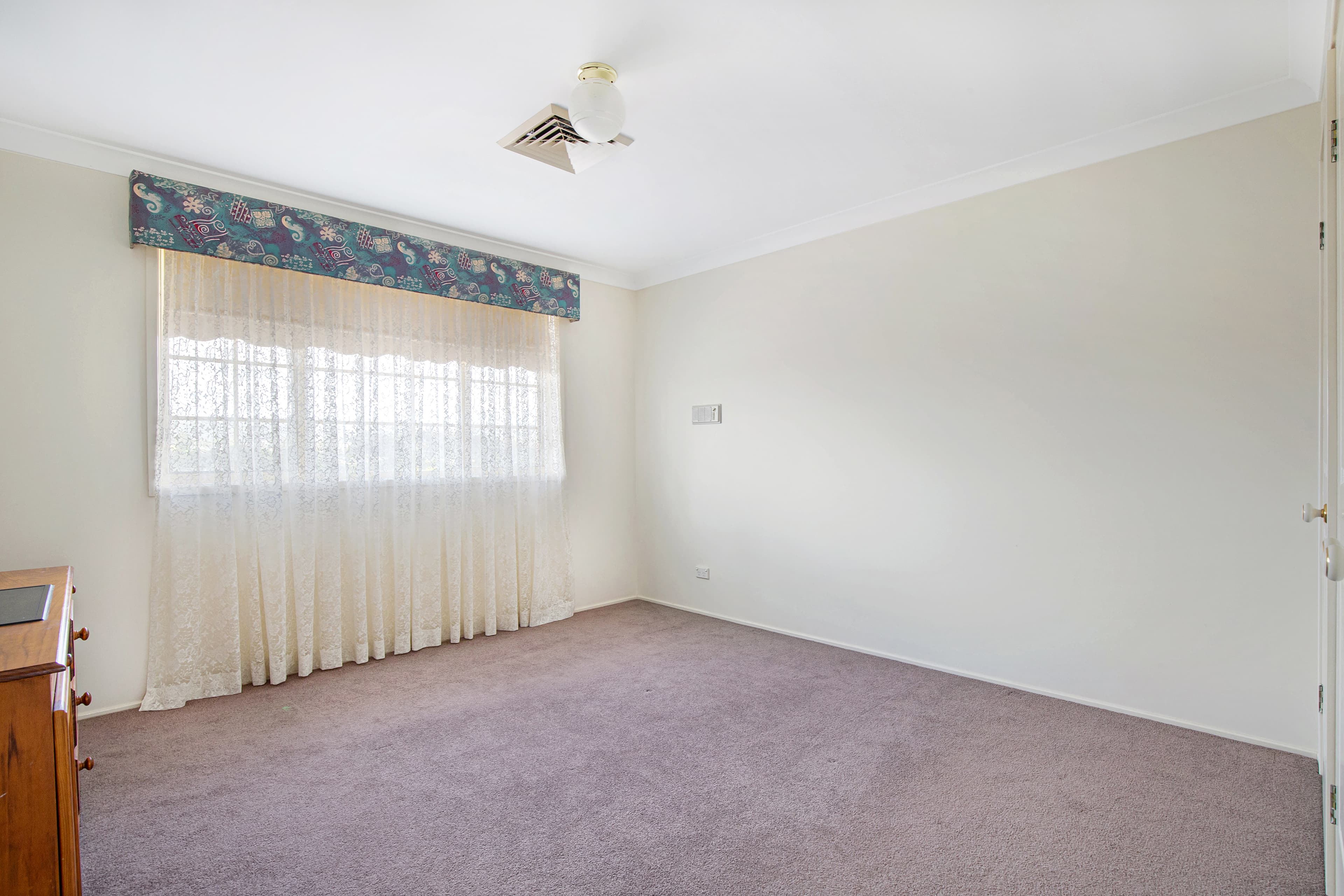 2 Harpur Close, GLENMORE PARK, Glenmore Park - Thumbnail 4