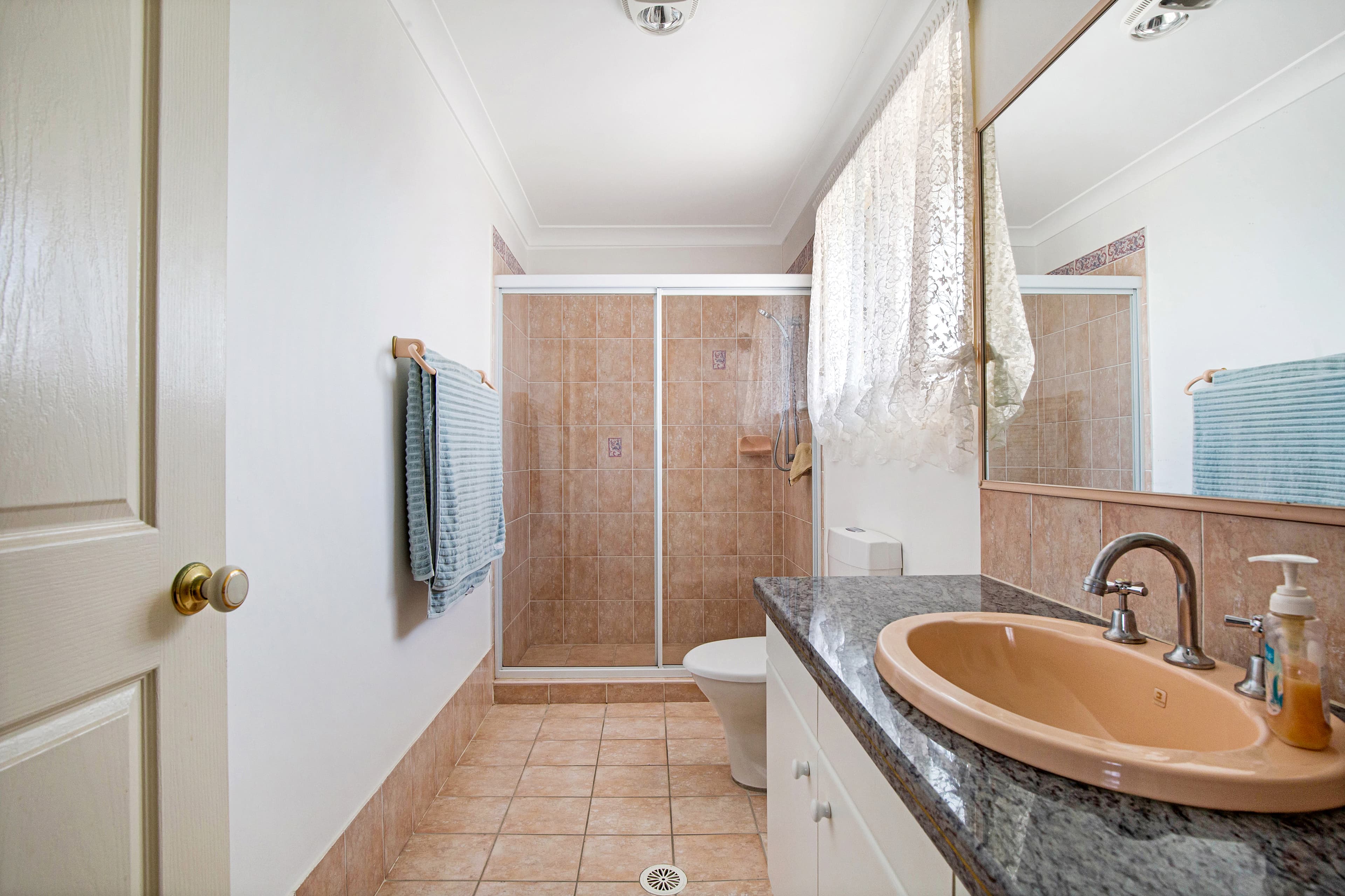 2 Harpur Close, GLENMORE PARK, Glenmore Park - Thumbnail 3