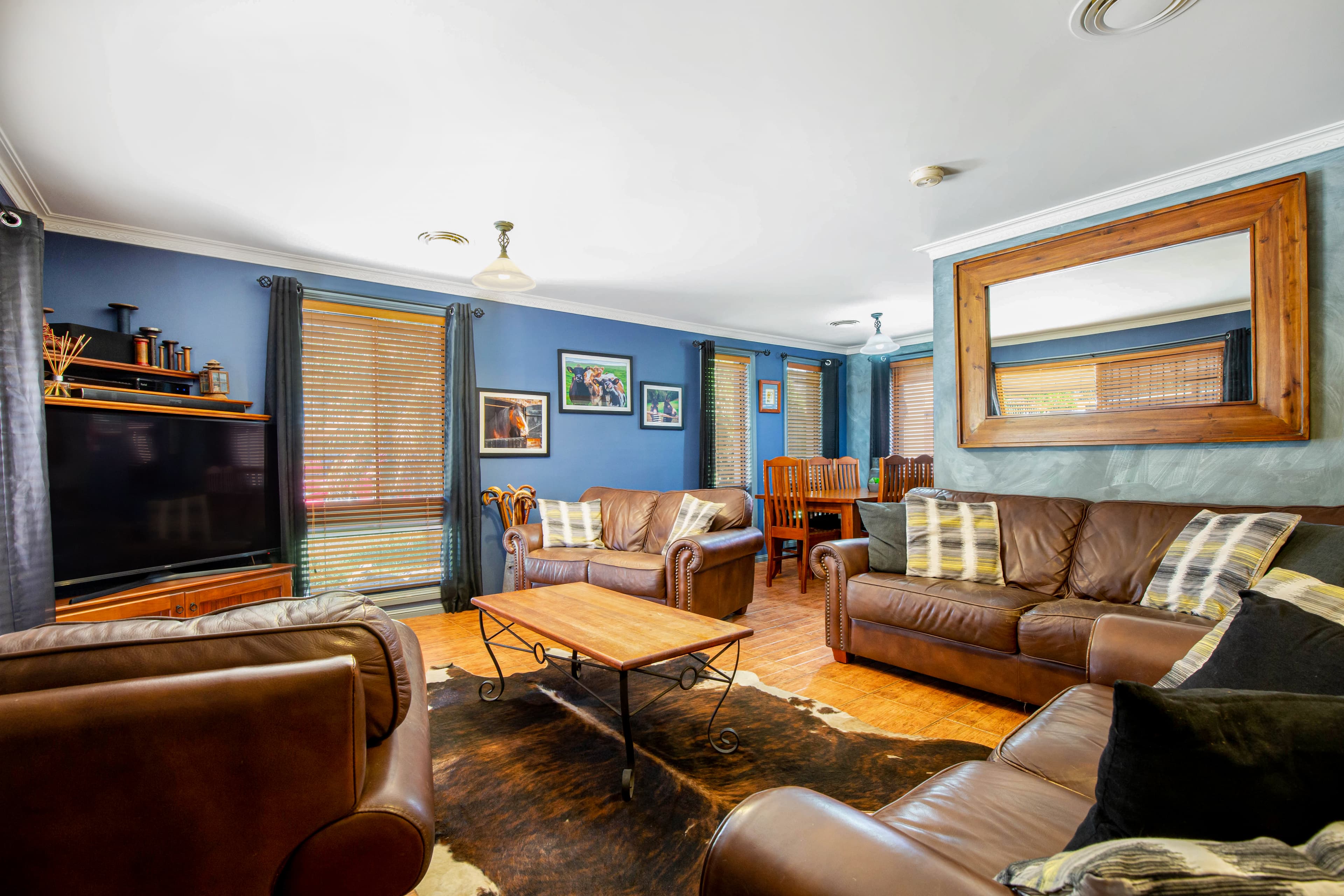 20 Kenneth Crescent, DEAN PARK, Dean Park - Thumbnail 2
