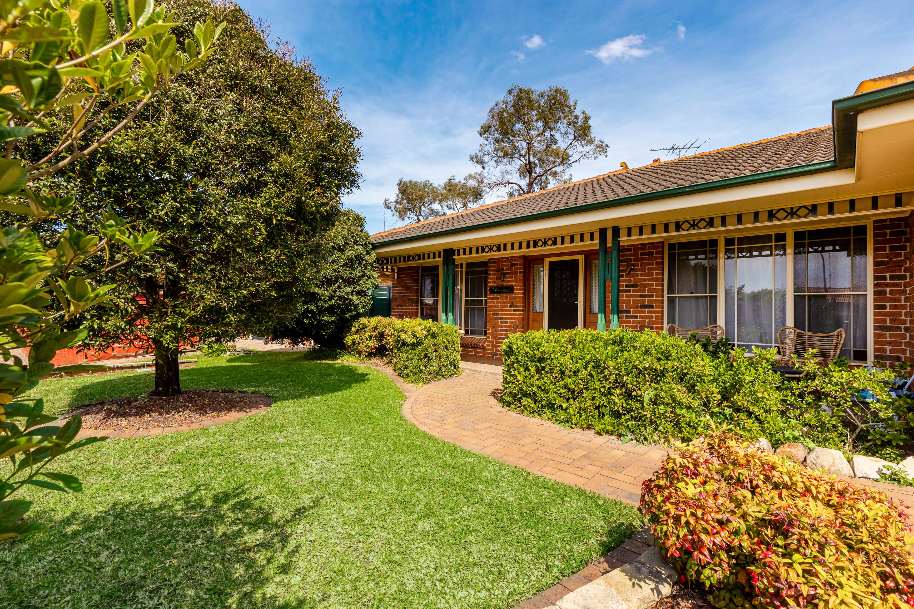 8 Banjo Paterson Close, GLENMORE PARK, Glenmore Park - Image 1