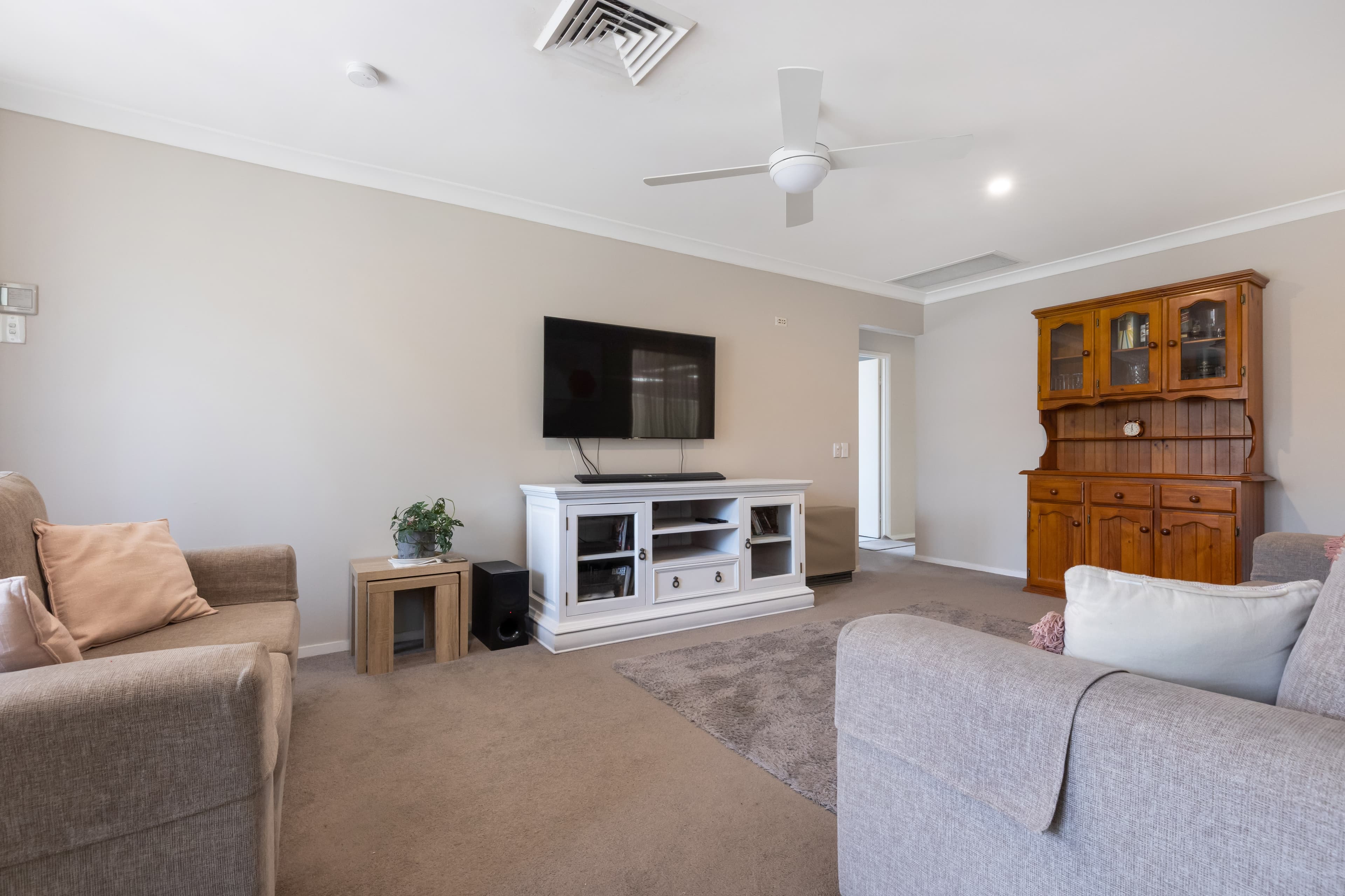 32 Harwood Circuit, GLENMORE PARK, Glenmore Park - Thumbnail 2