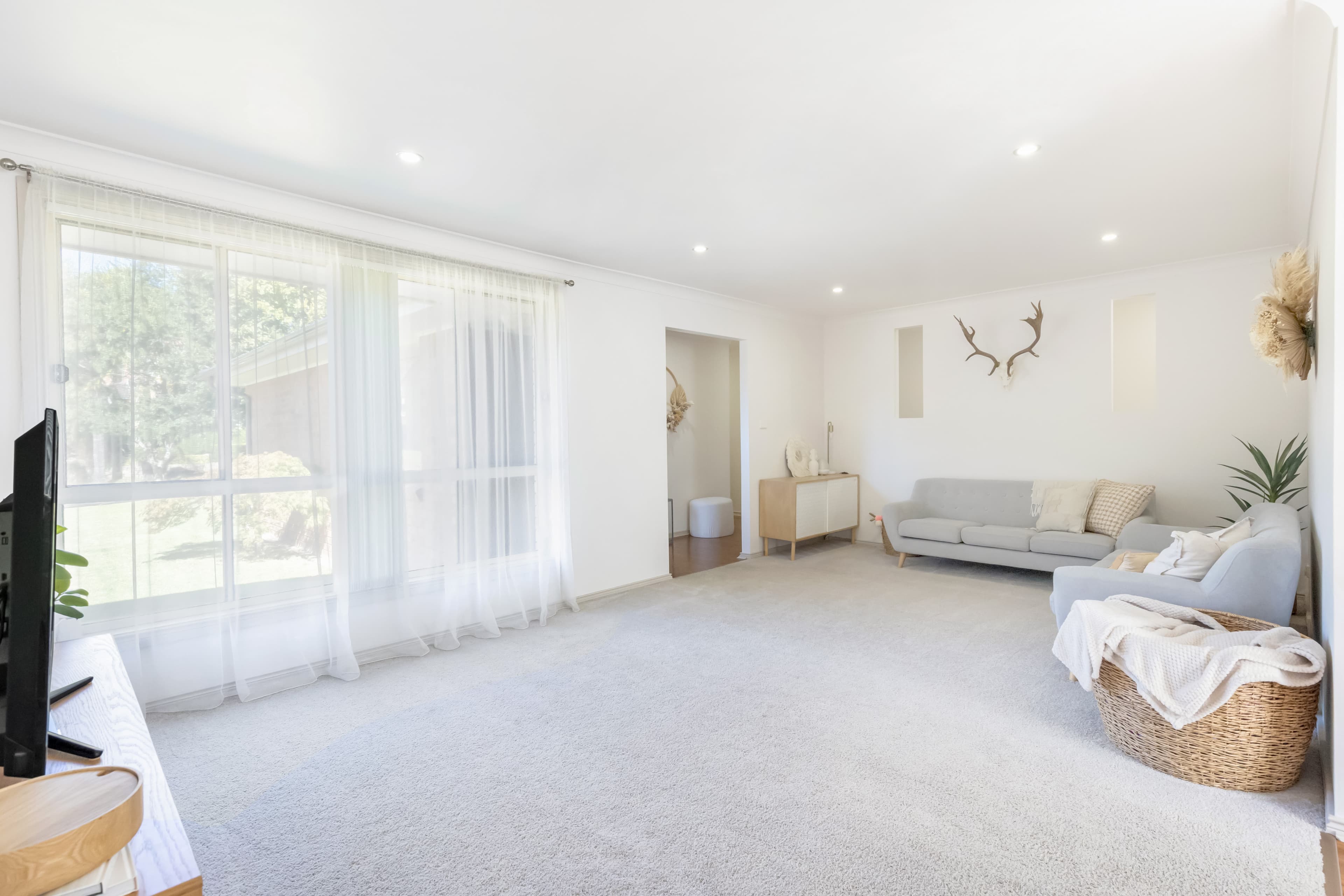9 Harriett Close, GLENMORE PARK, Glenmore Park - Thumbnail 3