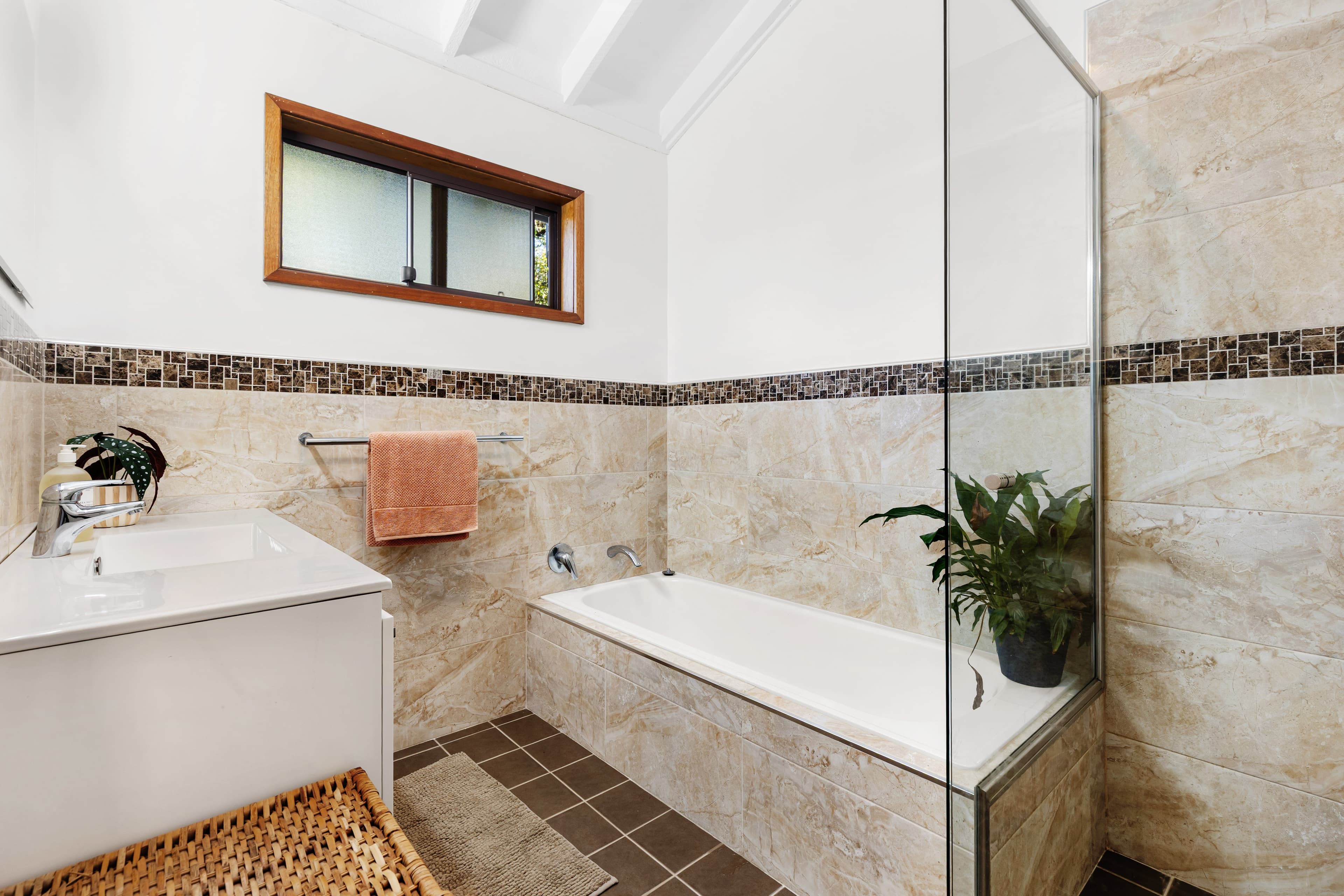 19 Vista Parade, MOUNT RIVERVIEW, Mount Riverview - Thumbnail 6
