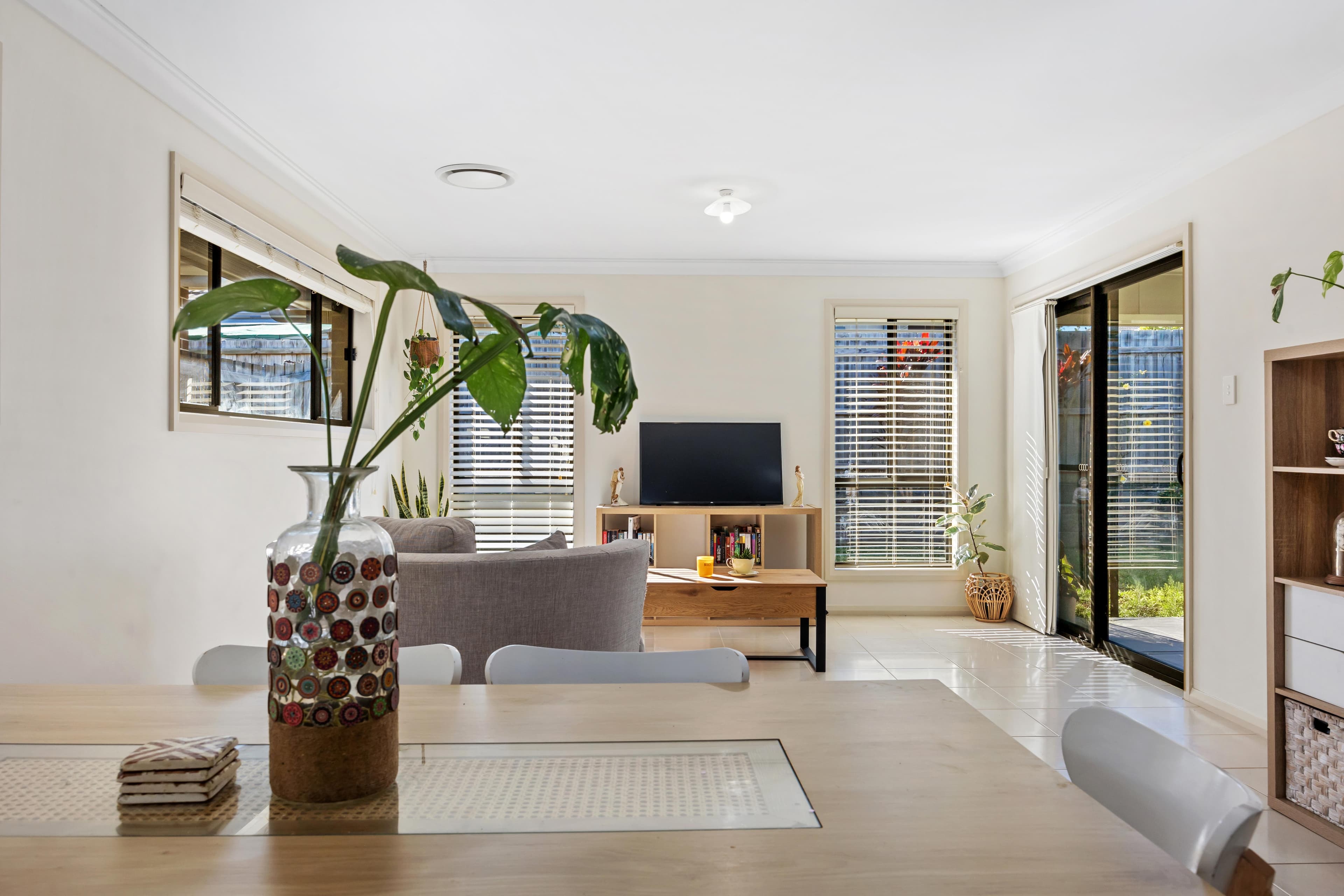 19 Edgewater Drive, GLENMORE PARK, Glenmore Park - Thumbnail 7