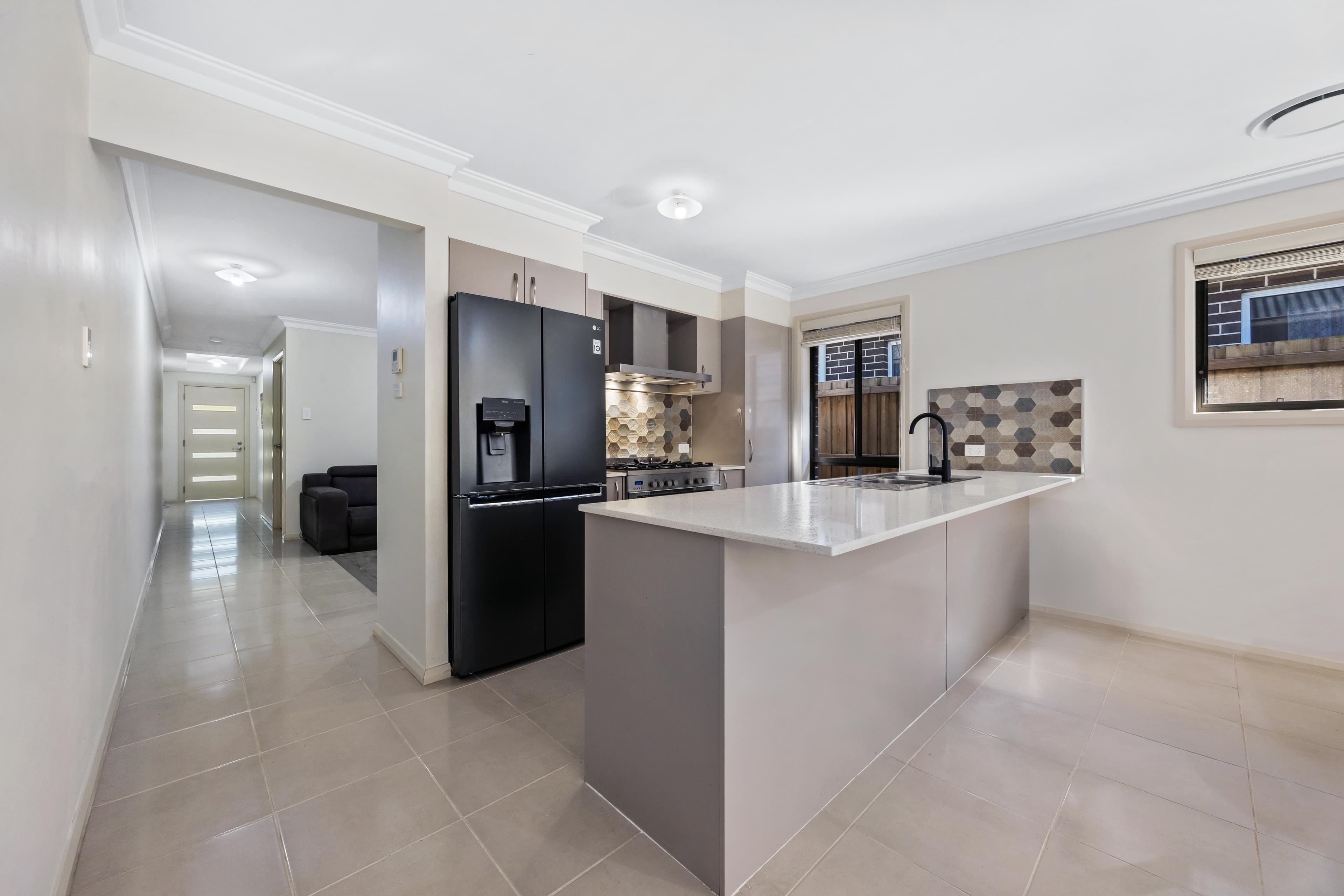 19 Edgewater Drive, GLENMORE PARK, Glenmore Park - Thumbnail 6