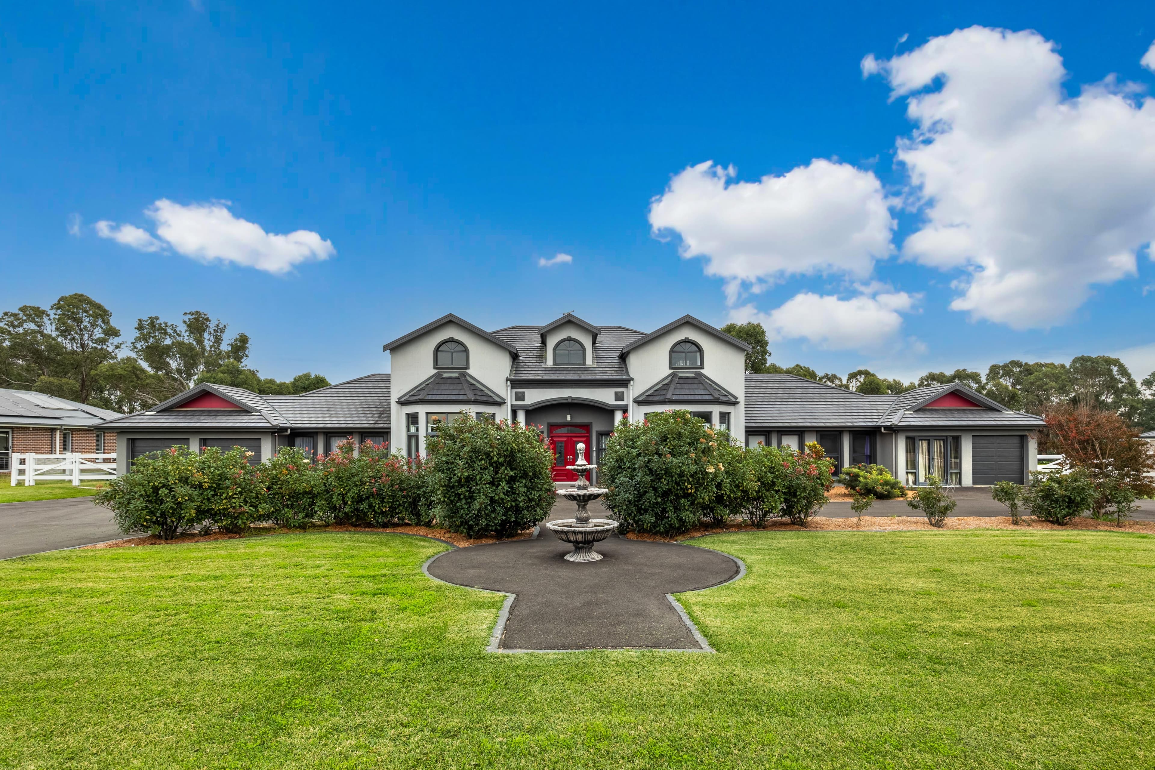 17 Halmstad Boulevard, LUDDENHAM, Luddenham - Image 1