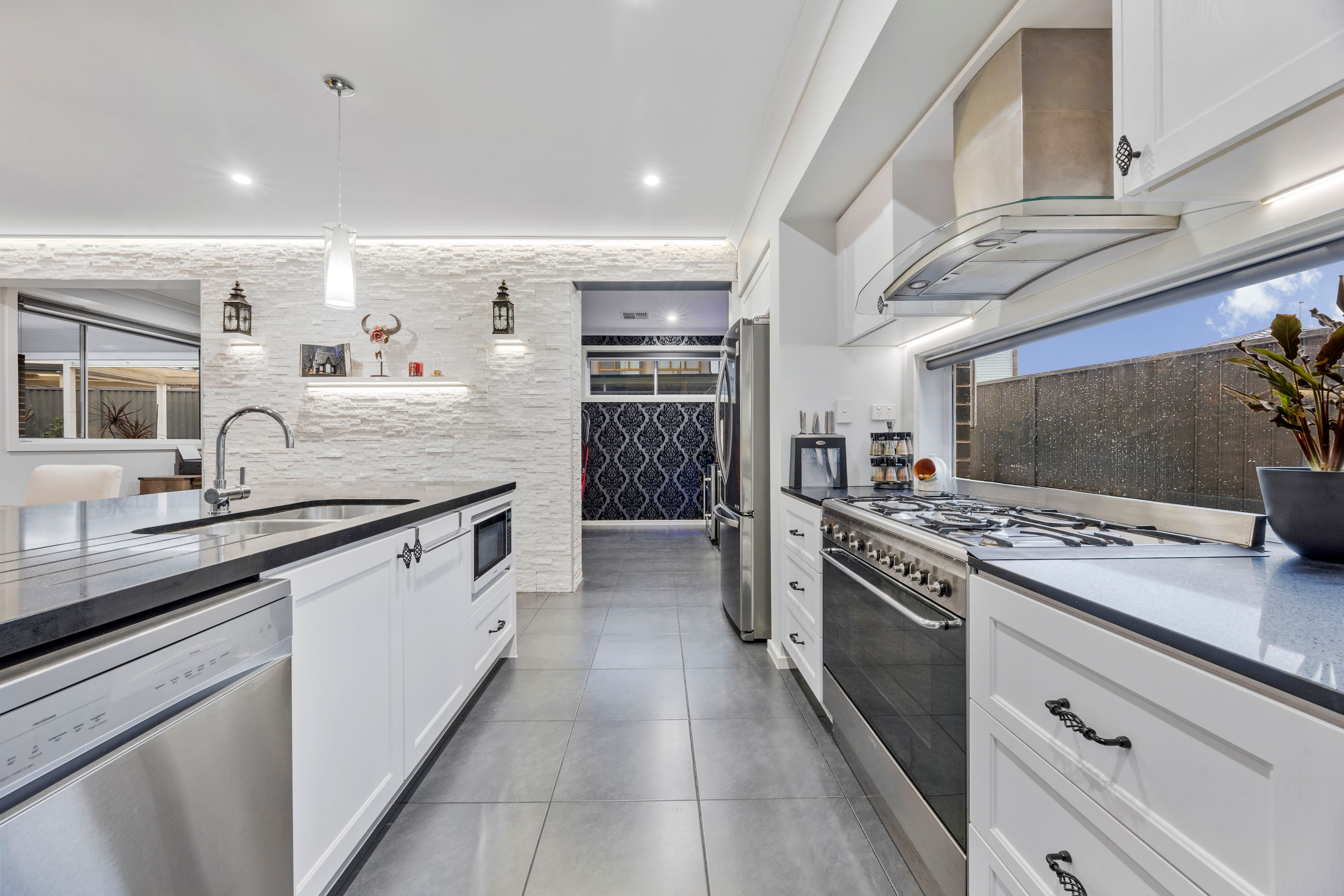 14 Treeview Place, GLENMORE PARK, Glenmore Park - Thumbnail 8