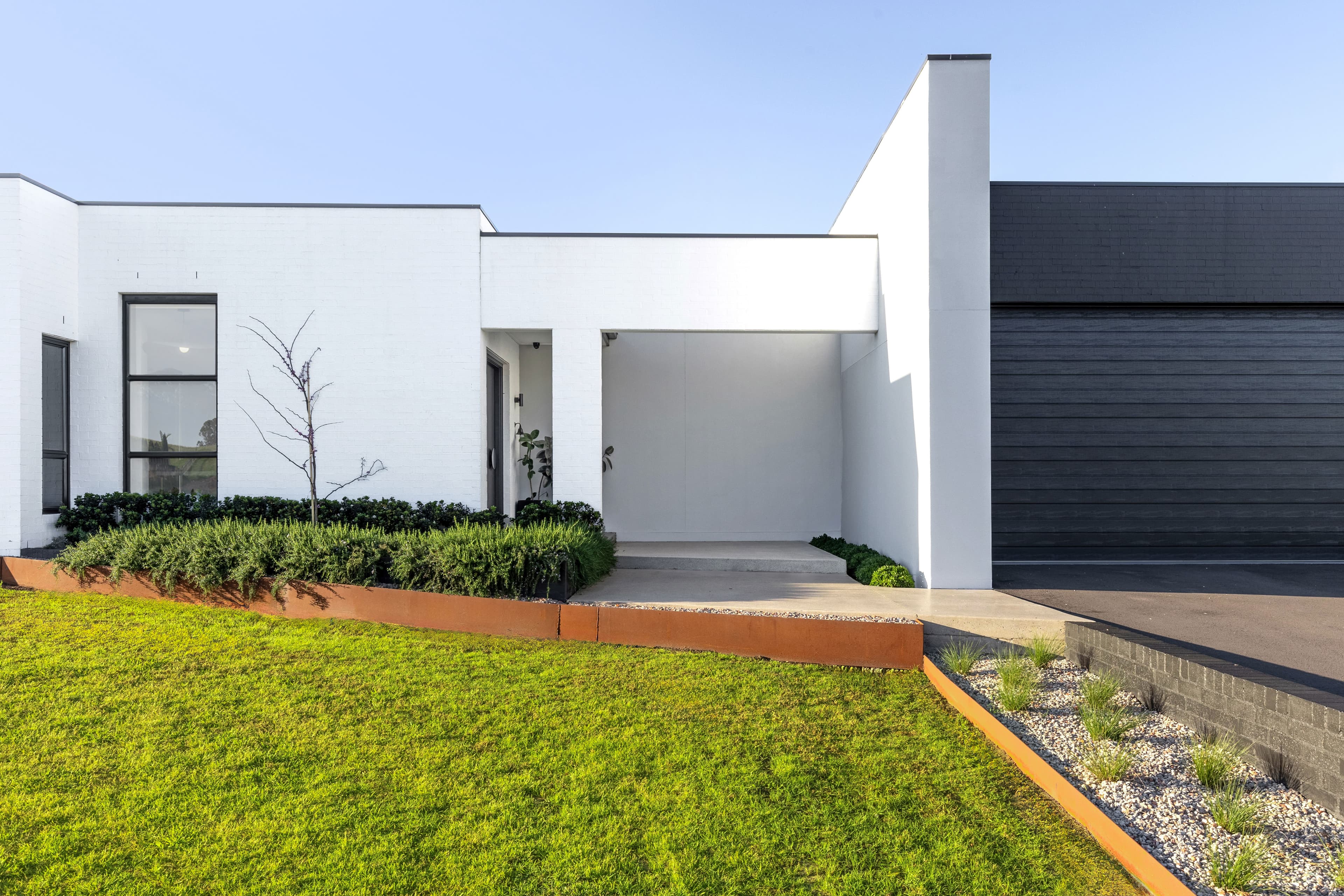 5 Farmingdale Court, LUDDENHAM, Luddenham - Thumbnail 2
