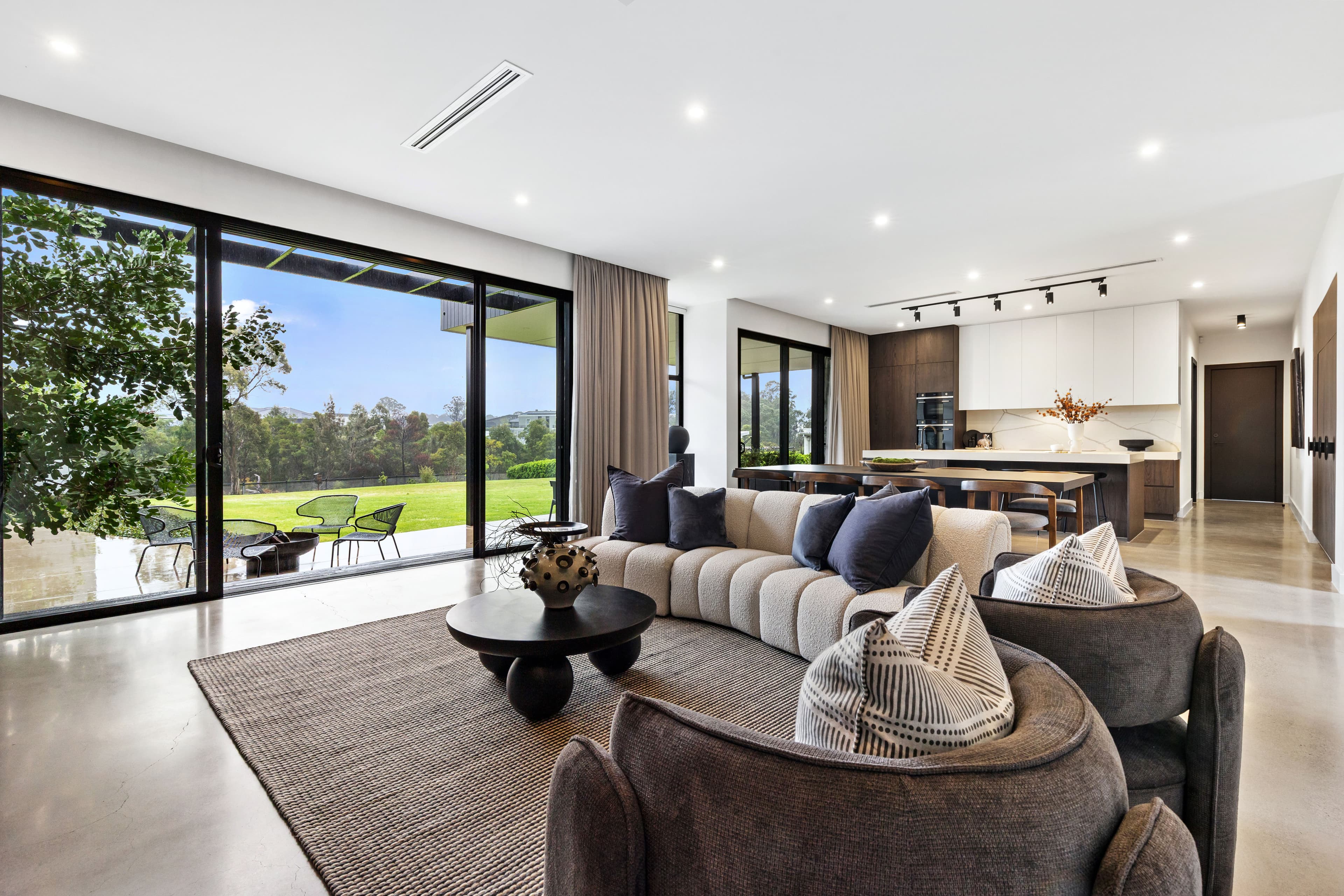 5 Farmingdale Court, LUDDENHAM, Luddenham - Thumbnail 7
