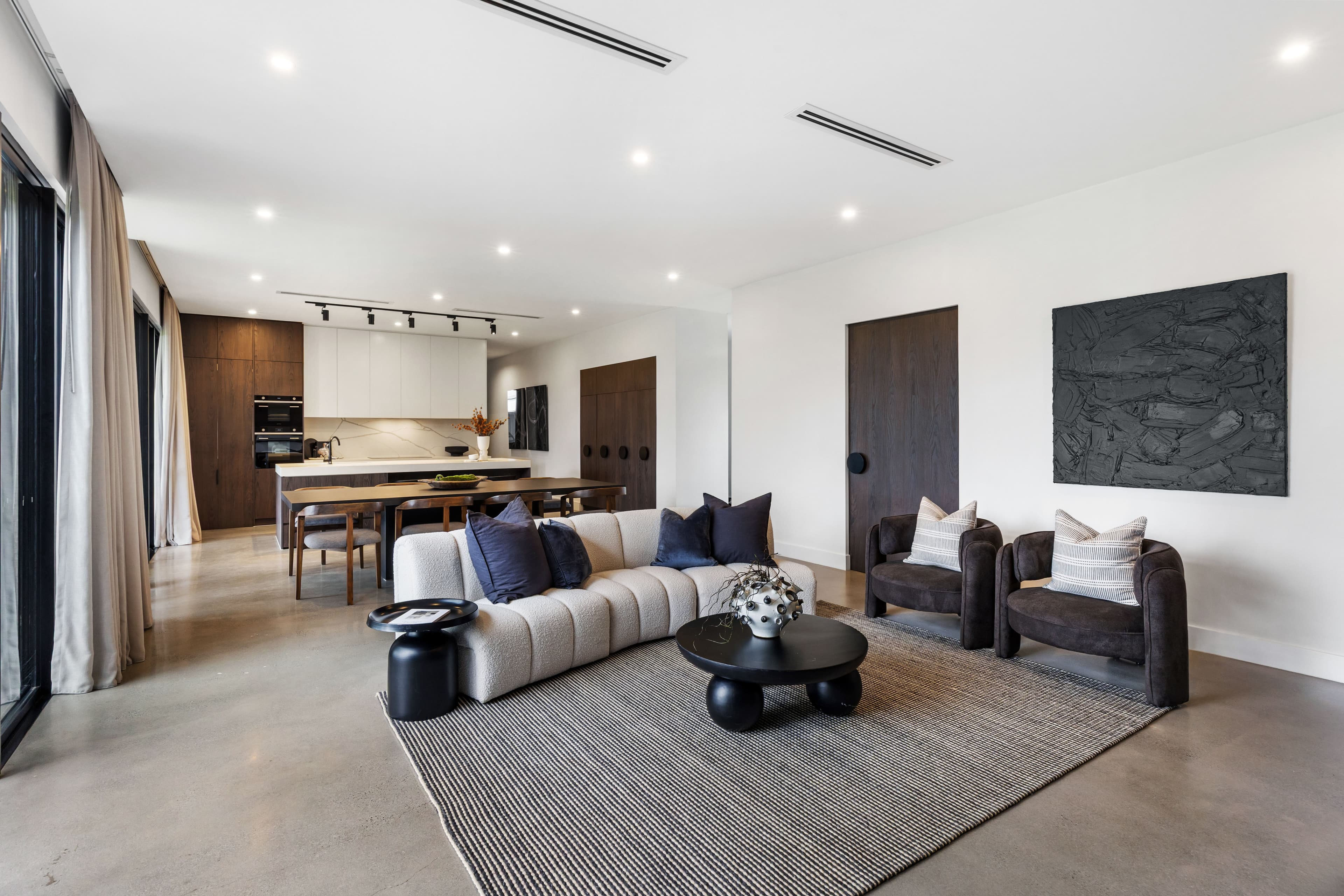 5 Farmingdale Court, LUDDENHAM, Luddenham - Thumbnail 4