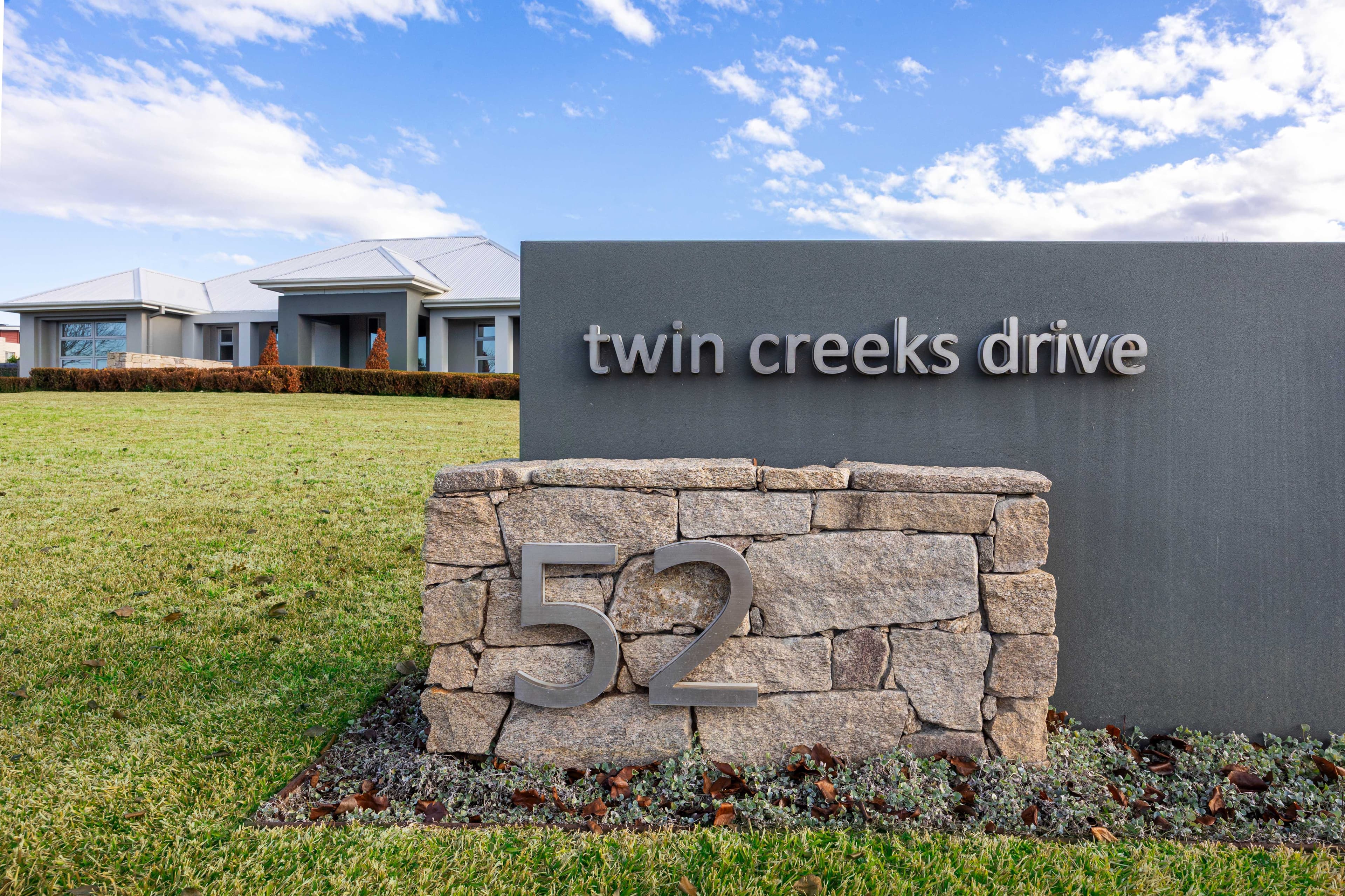 52 Twin Creeks Drive, LUDDENHAM, Luddenham - Thumbnail 2