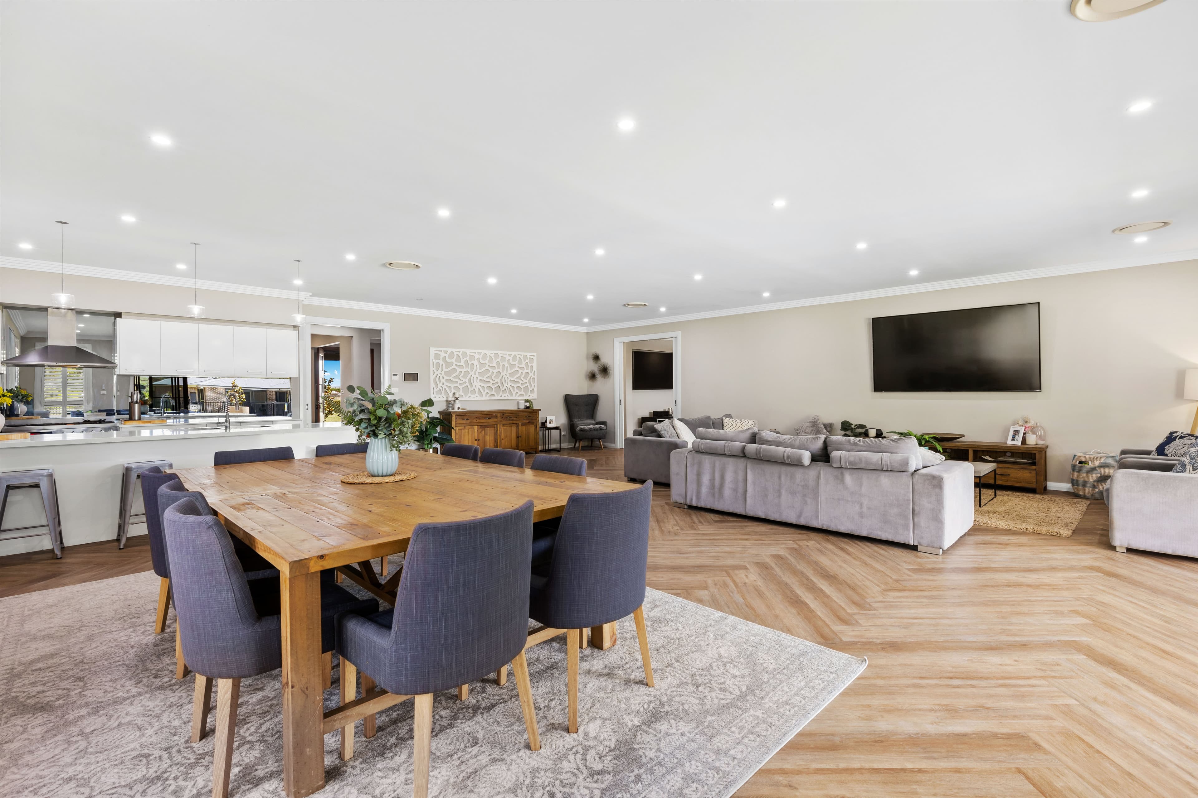55 Twin Creeks Drive, LUDDENHAM, Luddenham - Thumbnail 2