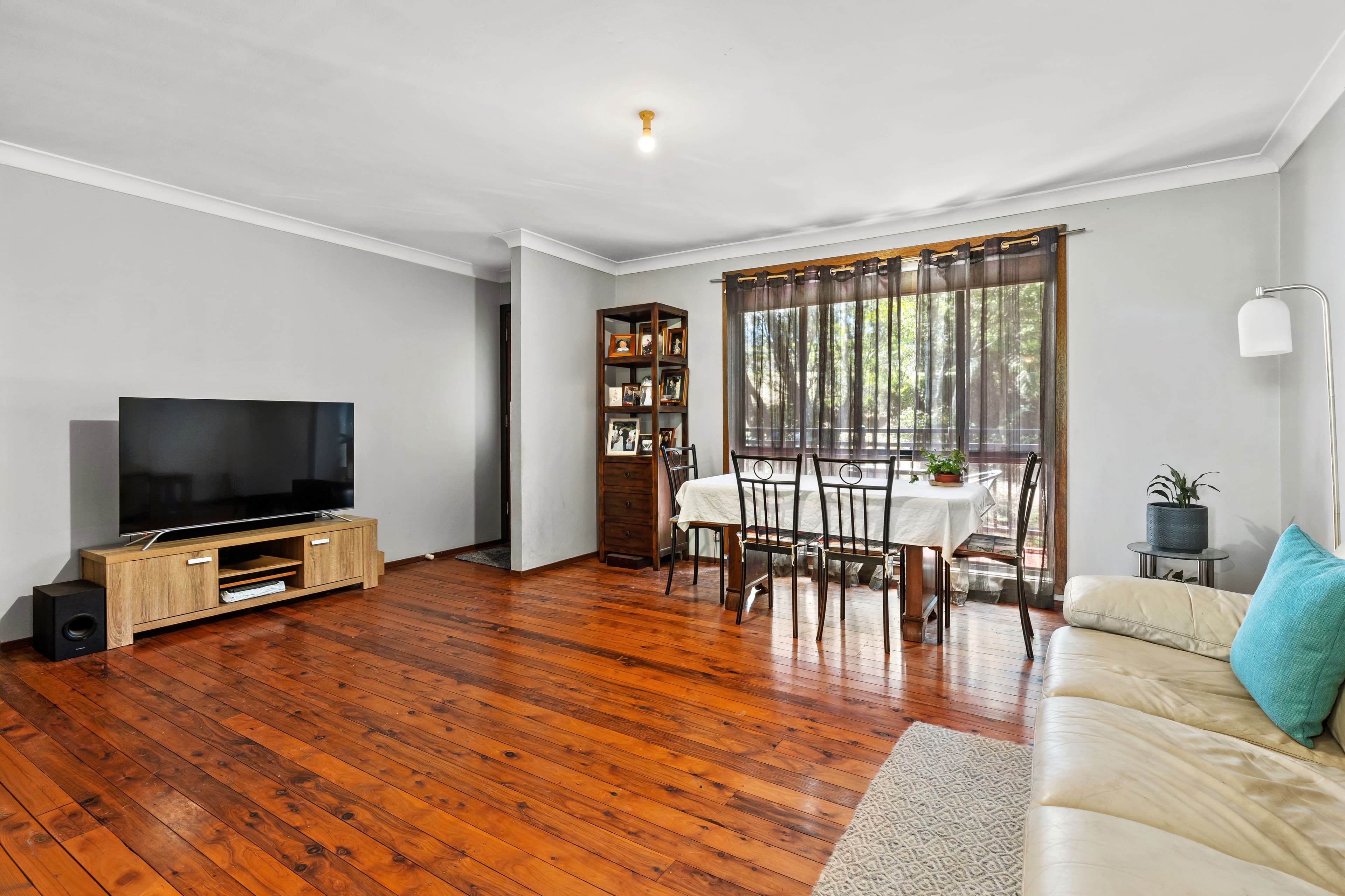 61 Railway Parade, WOODFORD, Woodford - Thumbnail 3