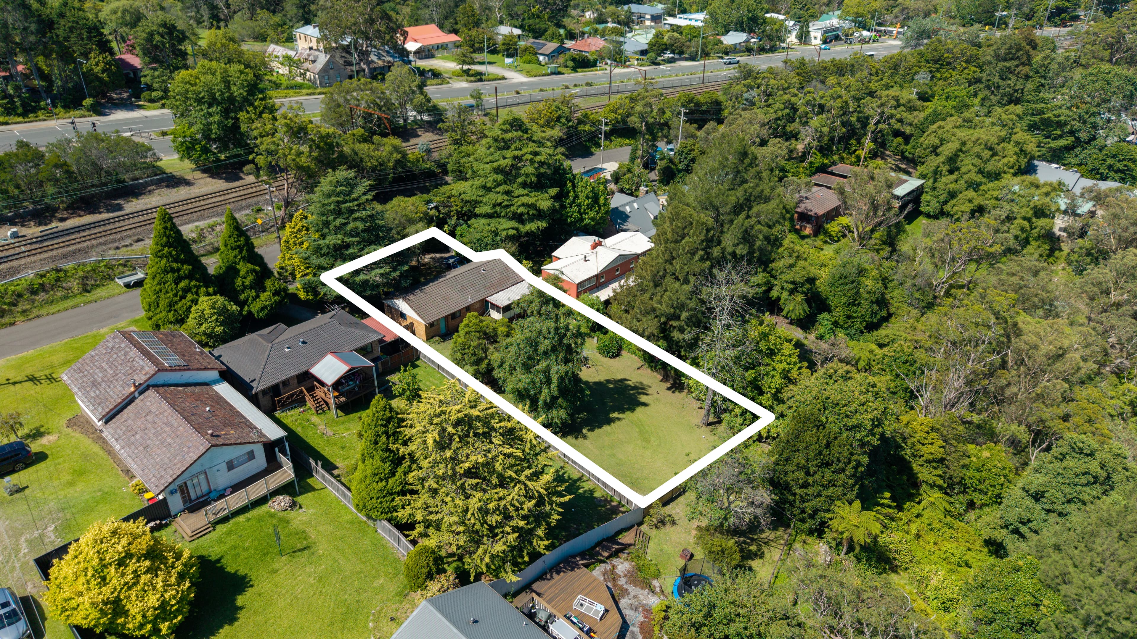 61 Railway Parade, WOODFORD, Woodford - Thumbnail 2