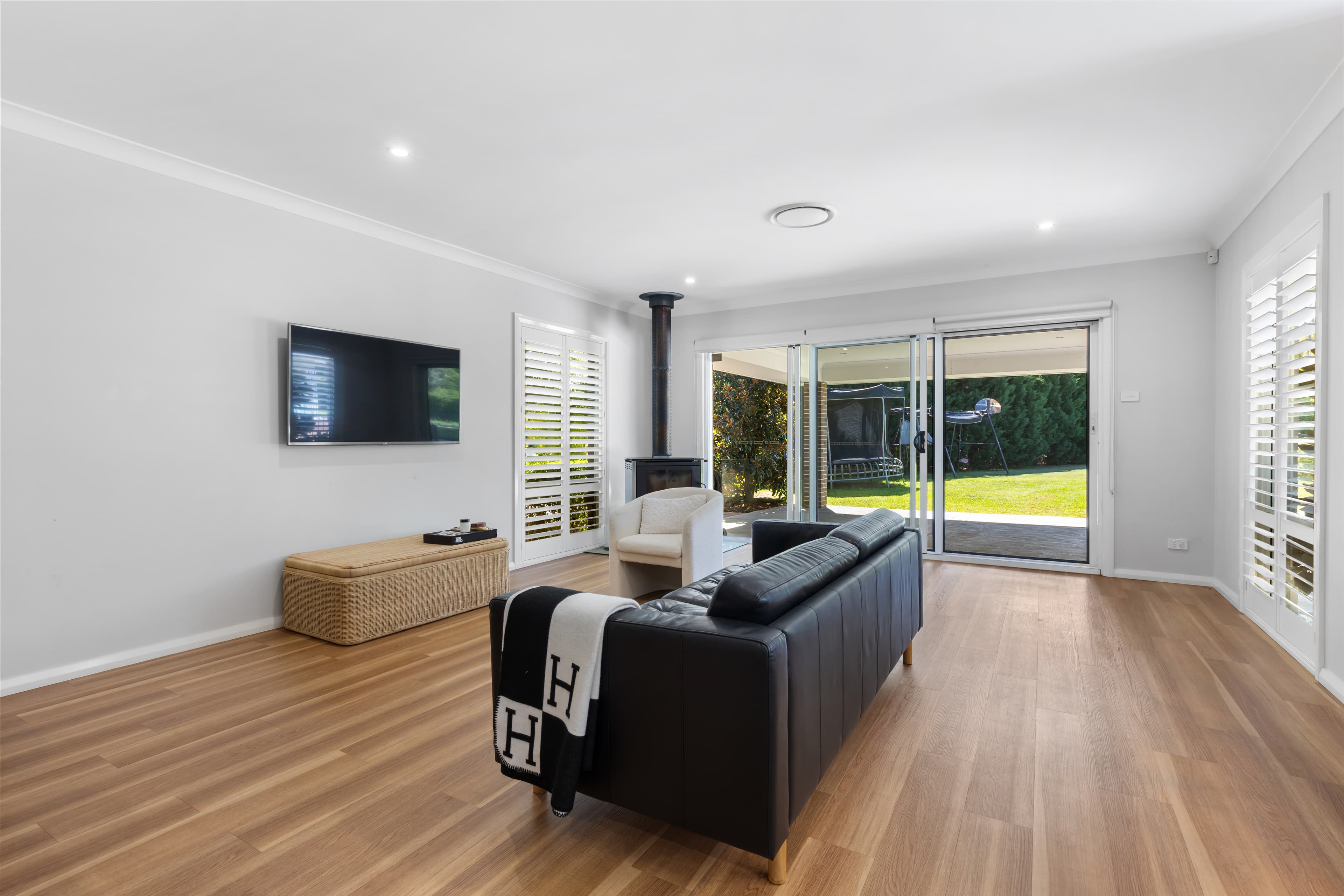 6 Woodhall Place, LUDDENHAM, Luddenham - Thumbnail 3