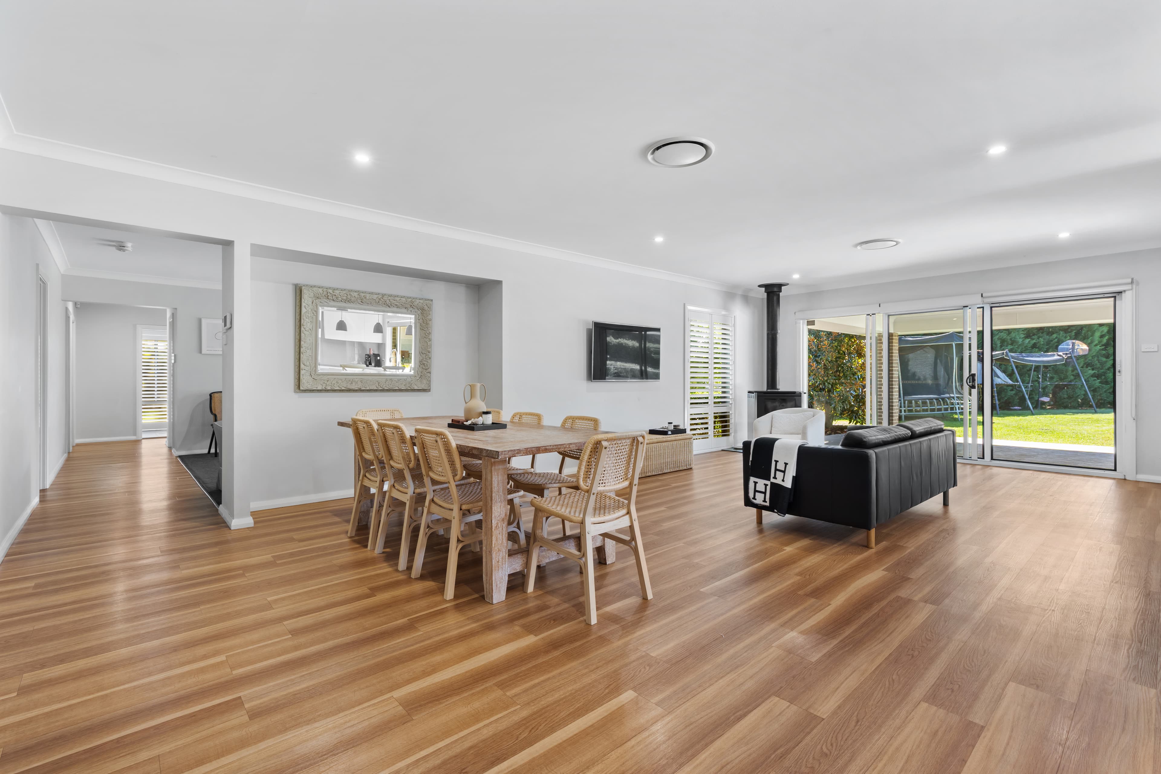 6 Woodhall Place, LUDDENHAM, Luddenham - Thumbnail 2