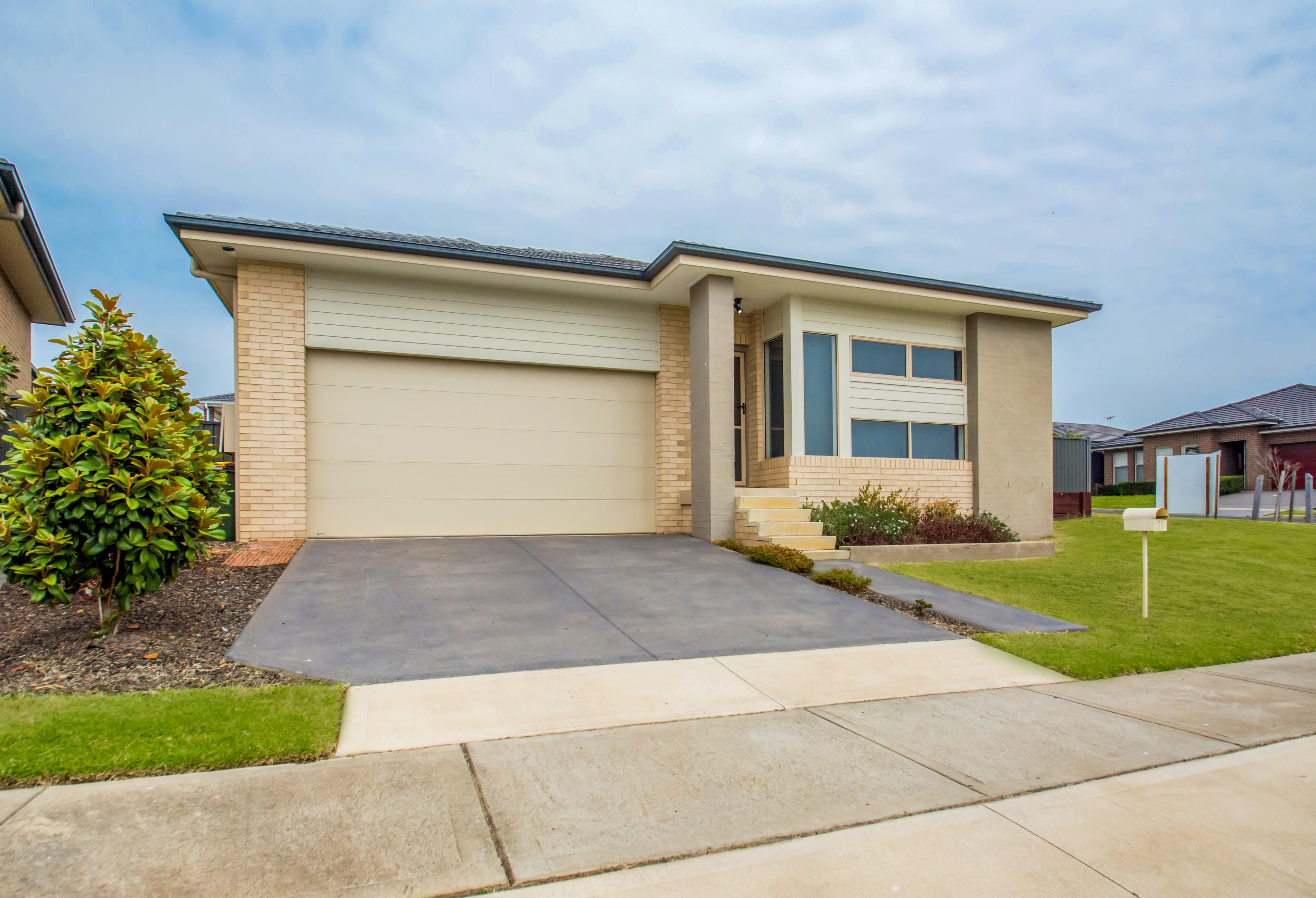 1 Minnaville Close, GLENMORE PARK, Glenmore Park - Thumbnail 2