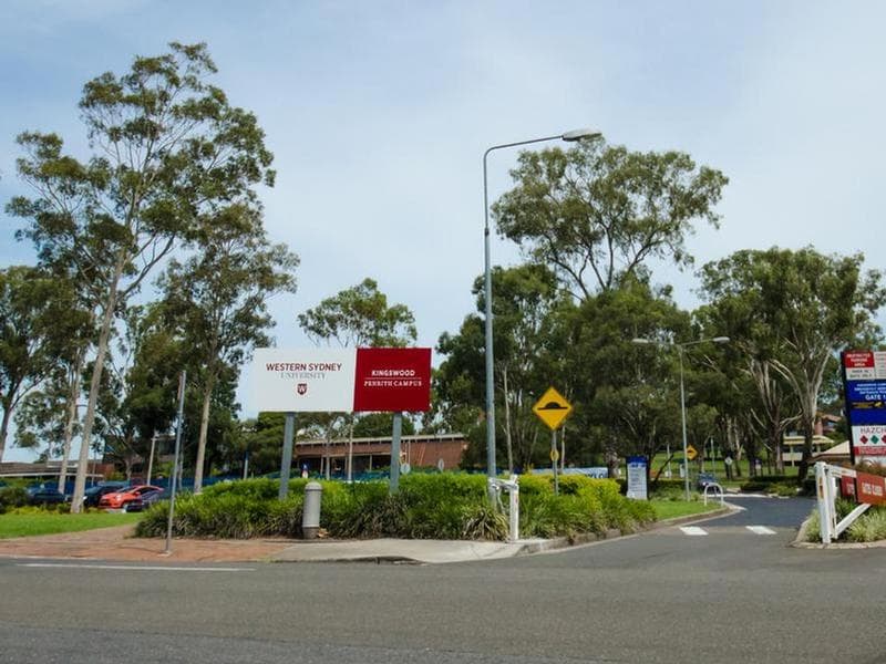 1 Elizabeth Crescent, KINGSWOOD, Kingswood - Thumbnail 6