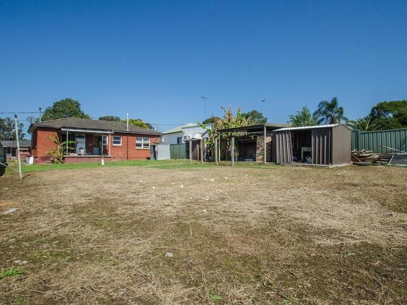 1 Elizabeth Crescent, KINGSWOOD, Kingswood - Thumbnail 7