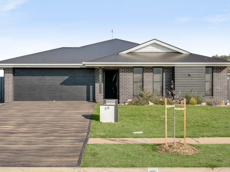 29 London Circuit, Torrington - Image 1