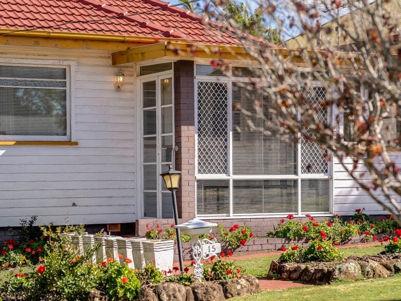 15 Glendower Street, Mount Lofty - Thumbnail 2