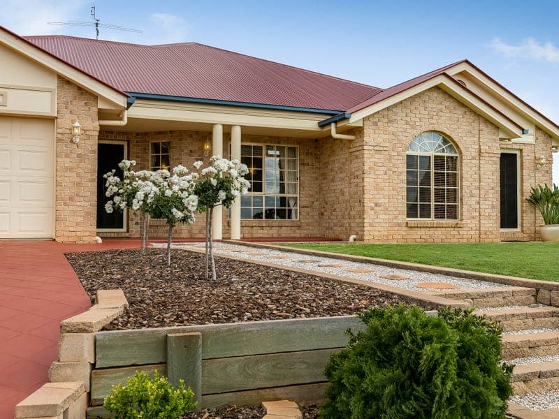 11 Jacob Court, Westbrook - Image 1