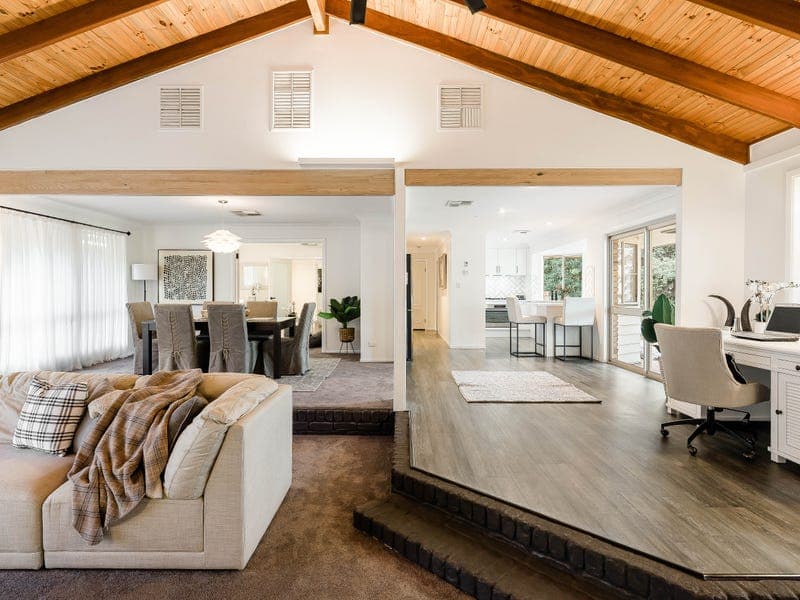 15 Hilltop Crescent, Blue Mountain Heights - Thumbnail 3