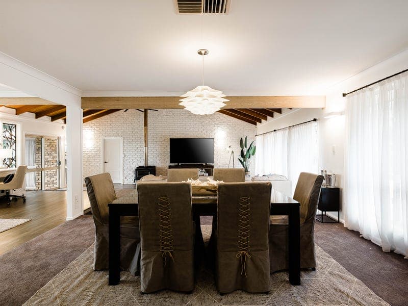 15 Hilltop Crescent, Blue Mountain Heights - Thumbnail 4