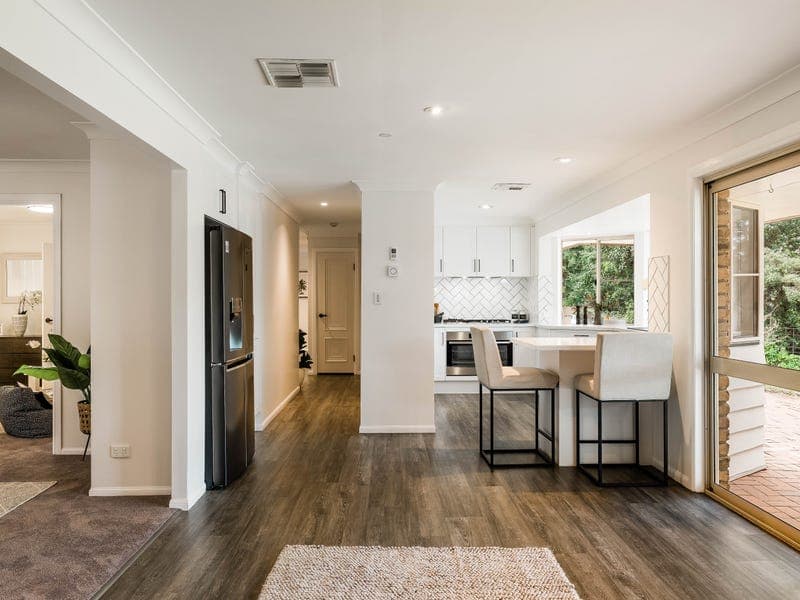 15 Hilltop Crescent, Blue Mountain Heights - Thumbnail 8