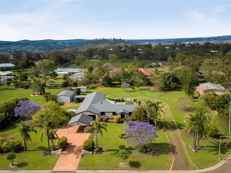 6 Katim Court, Cotswold Hills - Image 1