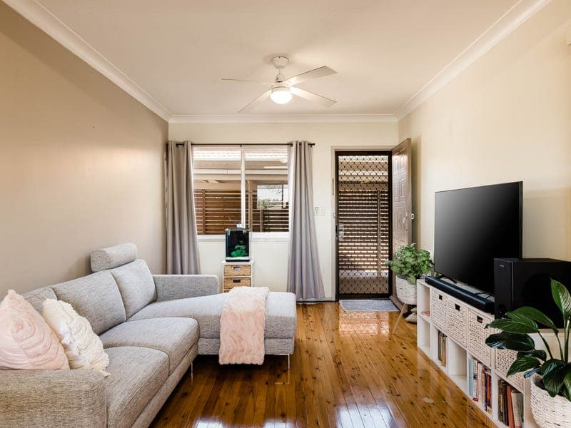 2/10 Long Street, Rangeville - Image 1