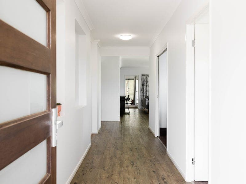 9 Guido Avenue, Blue Mountain Heights - Thumbnail 2