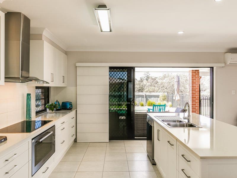 6 Anna Maria Street, Blue Mountain Heights - Thumbnail 3