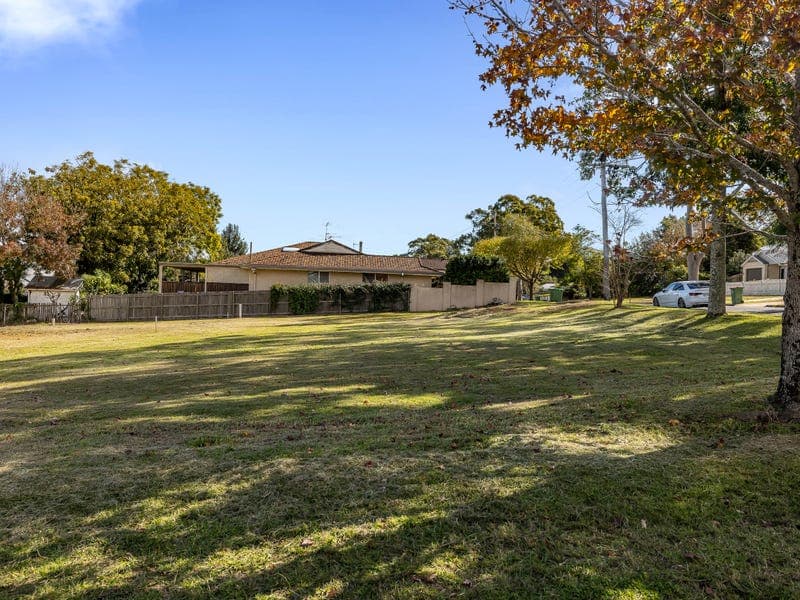2 Alford Street, Mount Lofty - Thumbnail 2